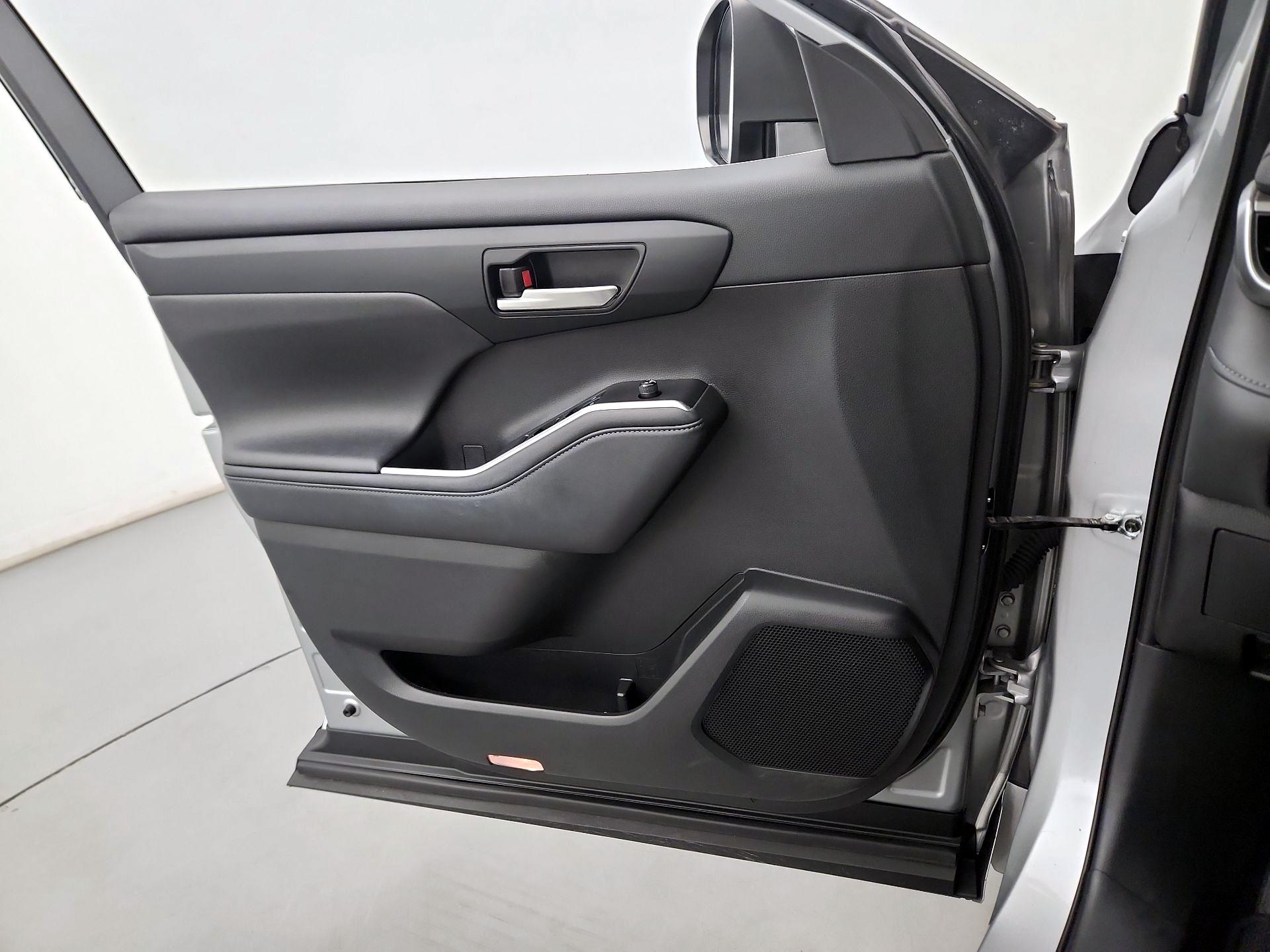 Thumbnail: 2021 Toyota Highlander - 12