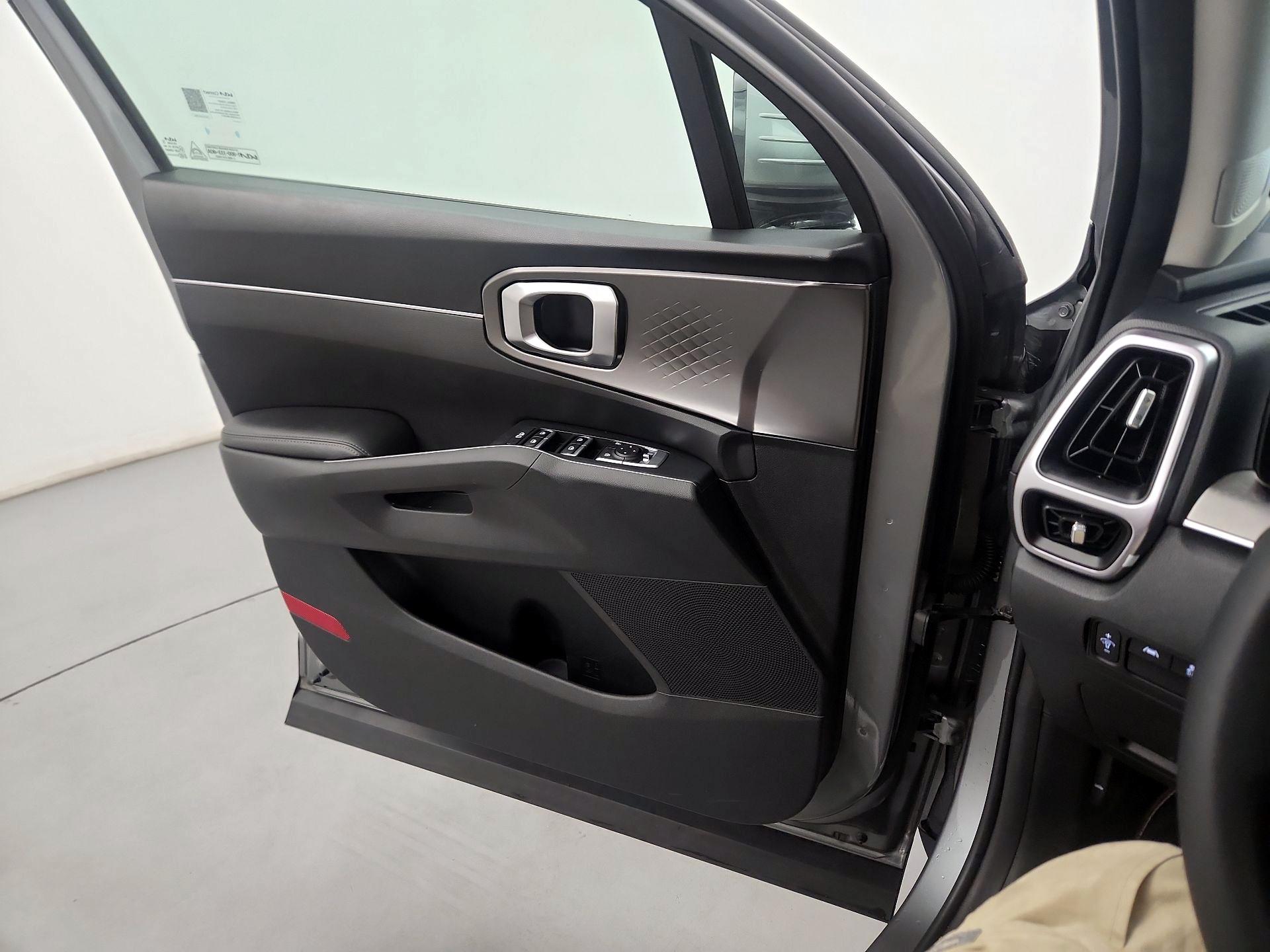 Thumbnail: 2022 Kia Sorento - 12