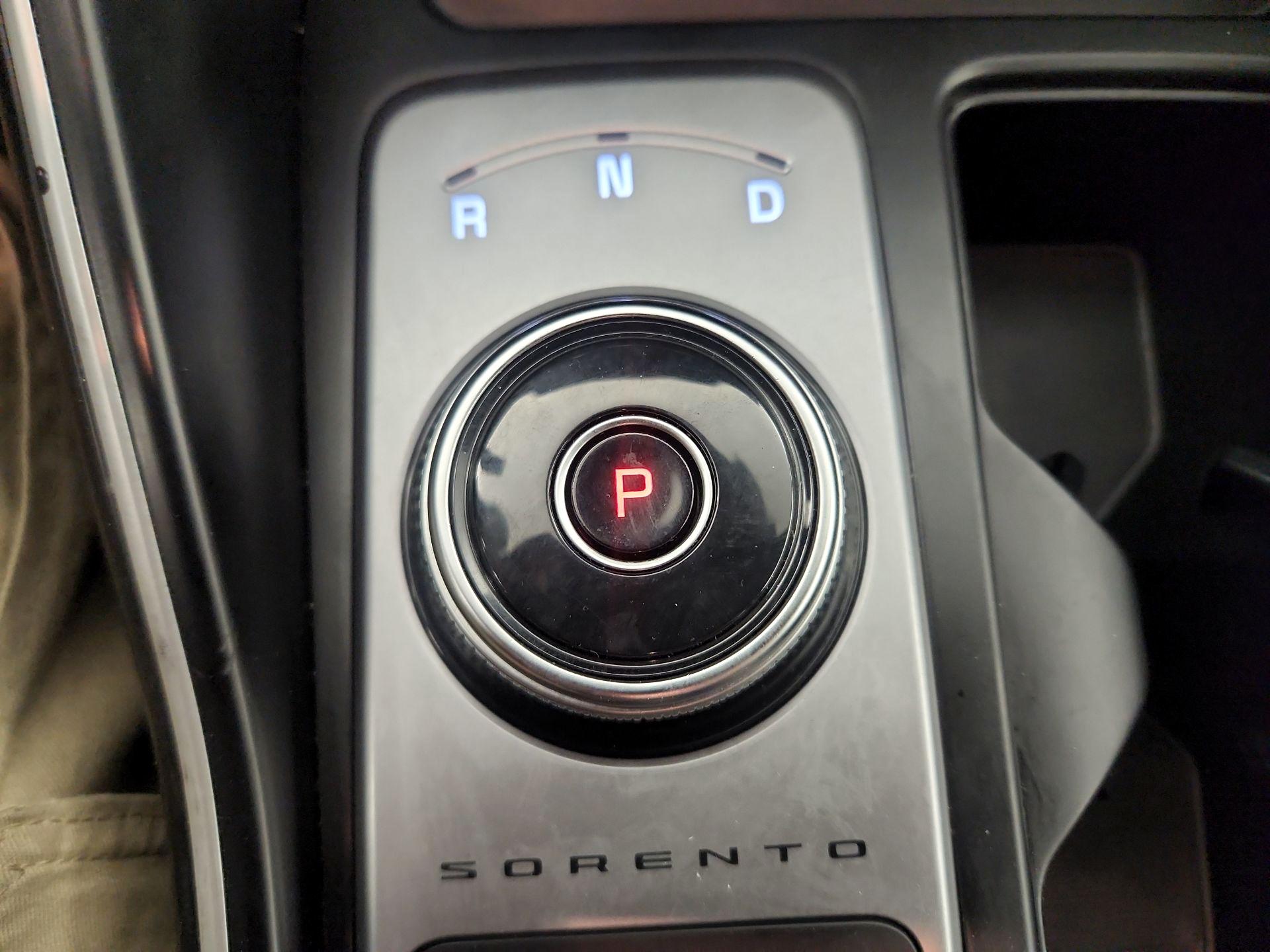 Thumbnail: 2022 Kia Sorento - 18