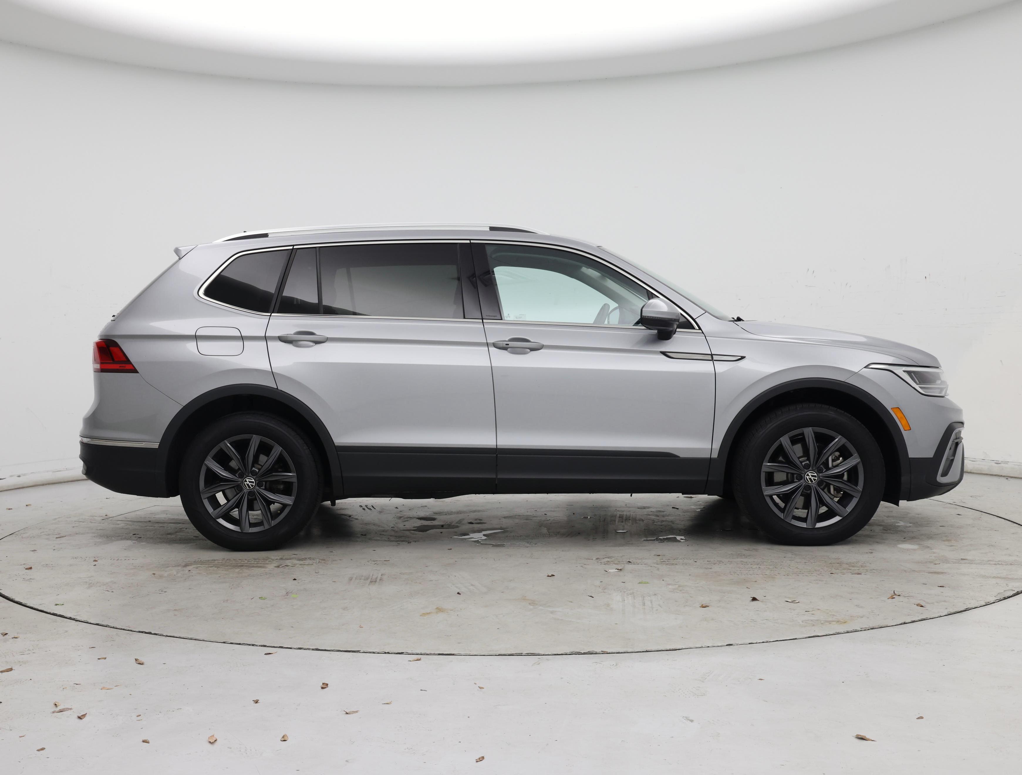 Thumbnail: 2022 Volkswagen Tiguan - 7
