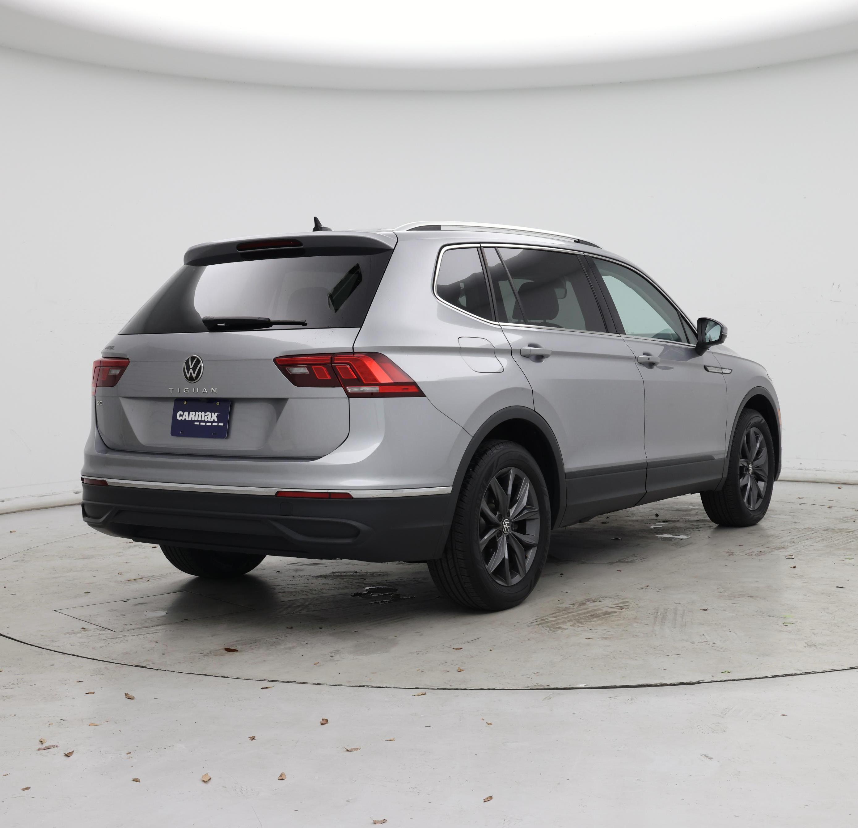 Thumbnail: 2022 Volkswagen Tiguan - 8