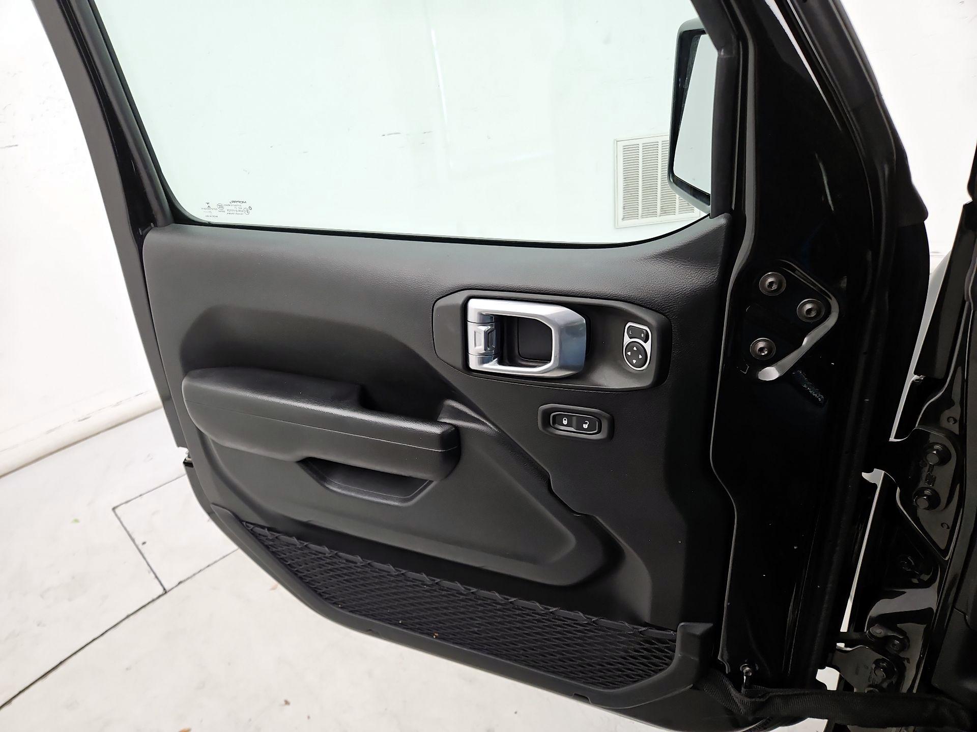 Thumbnail: 2021 Jeep Wrangler - 10