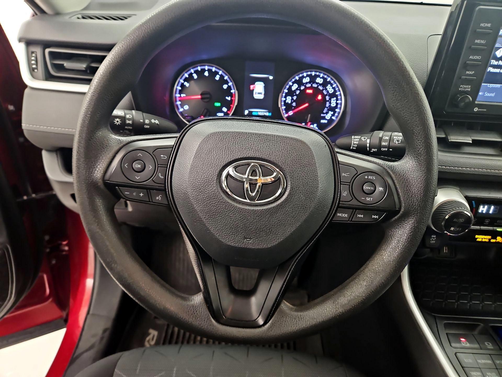 Thumbnail: 2020 Toyota RAV4 - 10