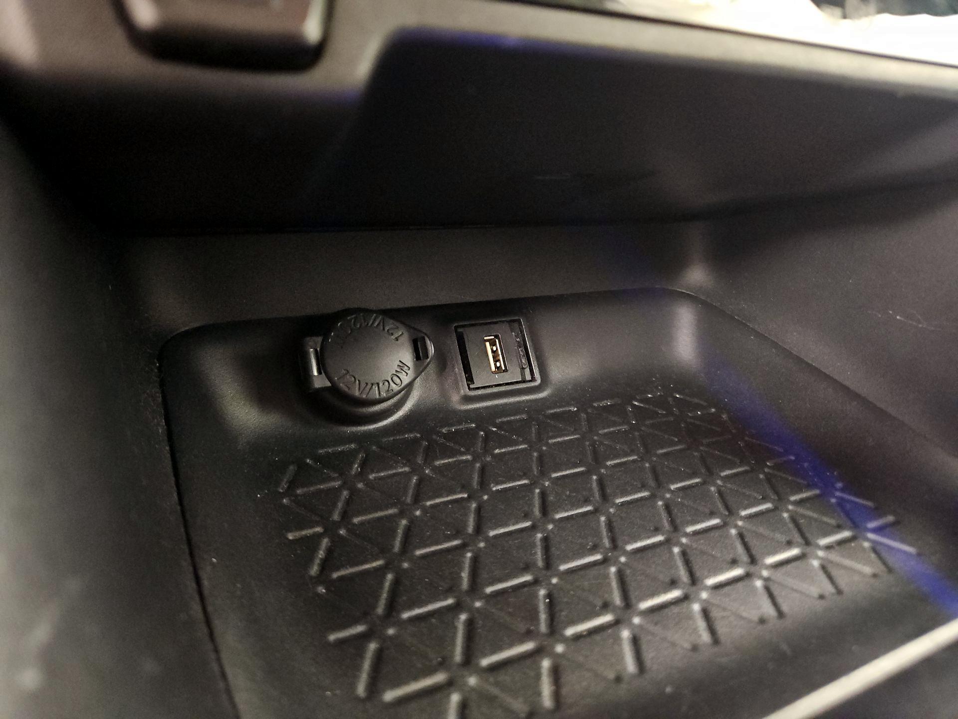 Thumbnail: 2020 Toyota RAV4 - 18