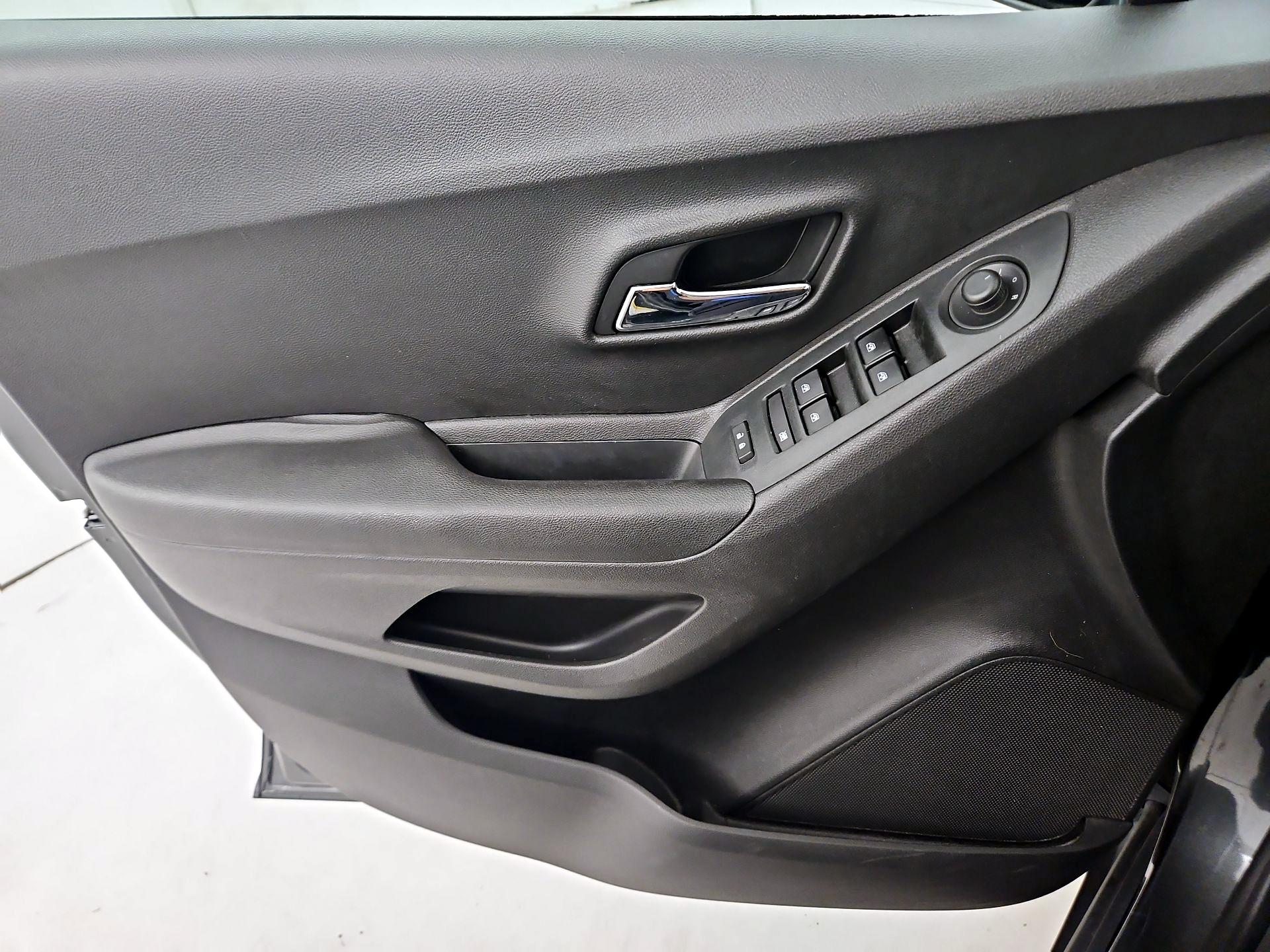 Thumbnail: 2020 Chevrolet Trax - 12