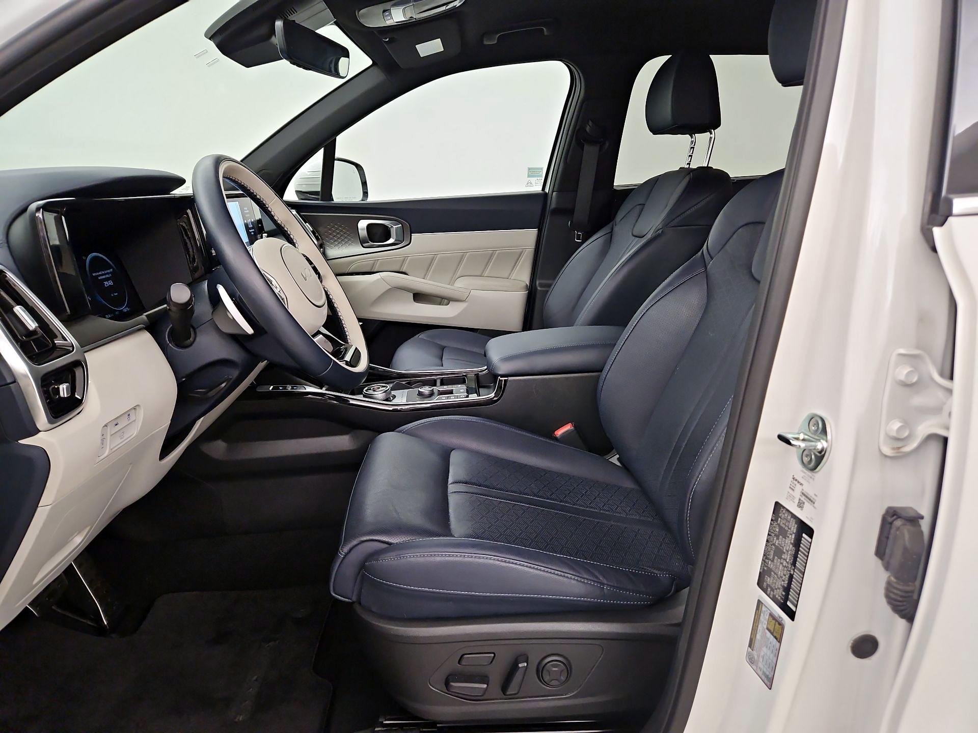 Thumbnail: 2023 Kia Sorento - 11