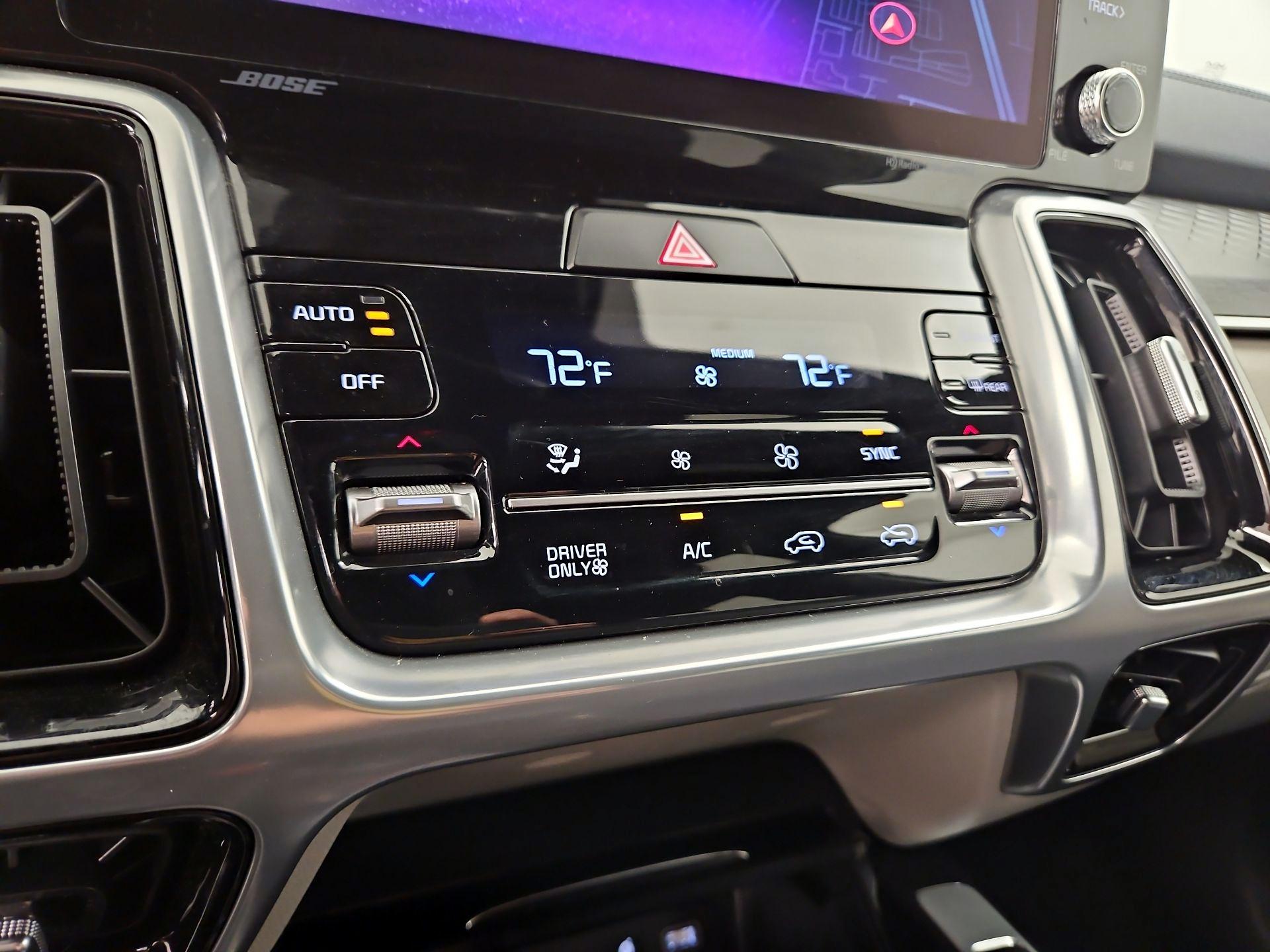 Thumbnail: 2023 Kia Sorento - 17