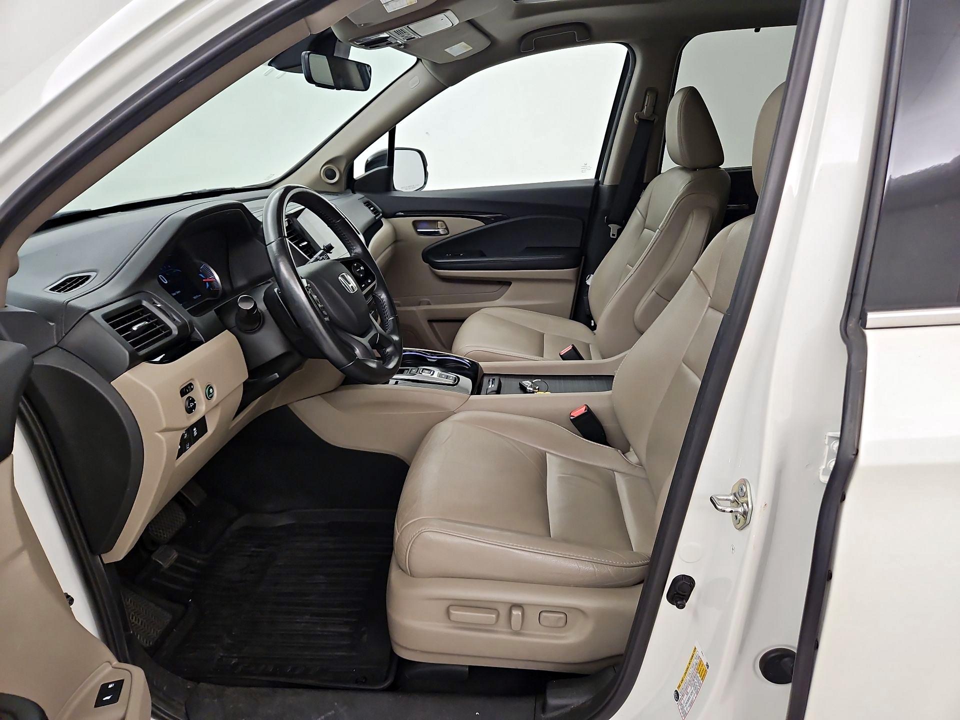 Thumbnail: 2019 Honda Pilot - 11