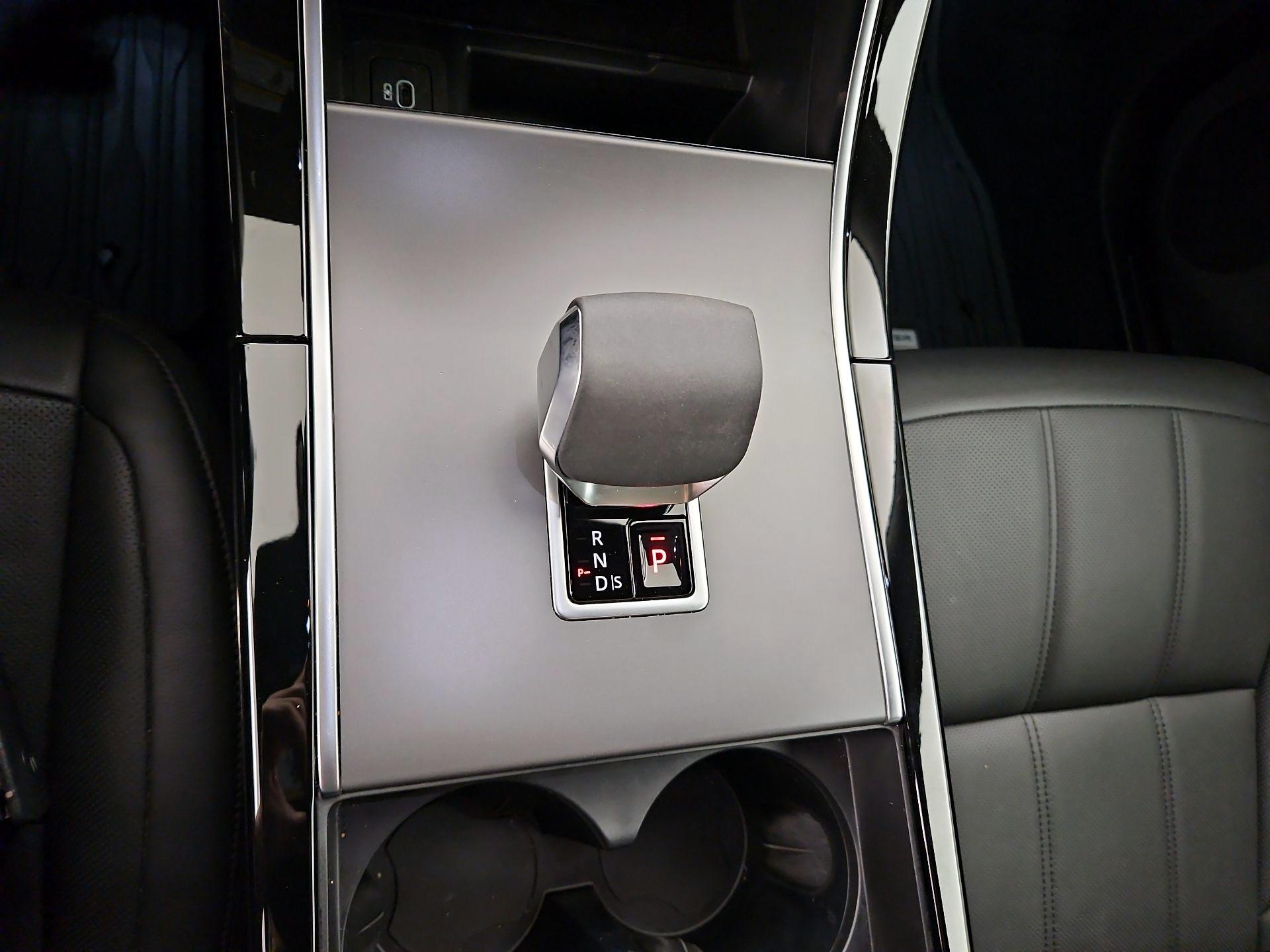 Thumbnail: 2024 Land Rover Range Rover Evoque - 17