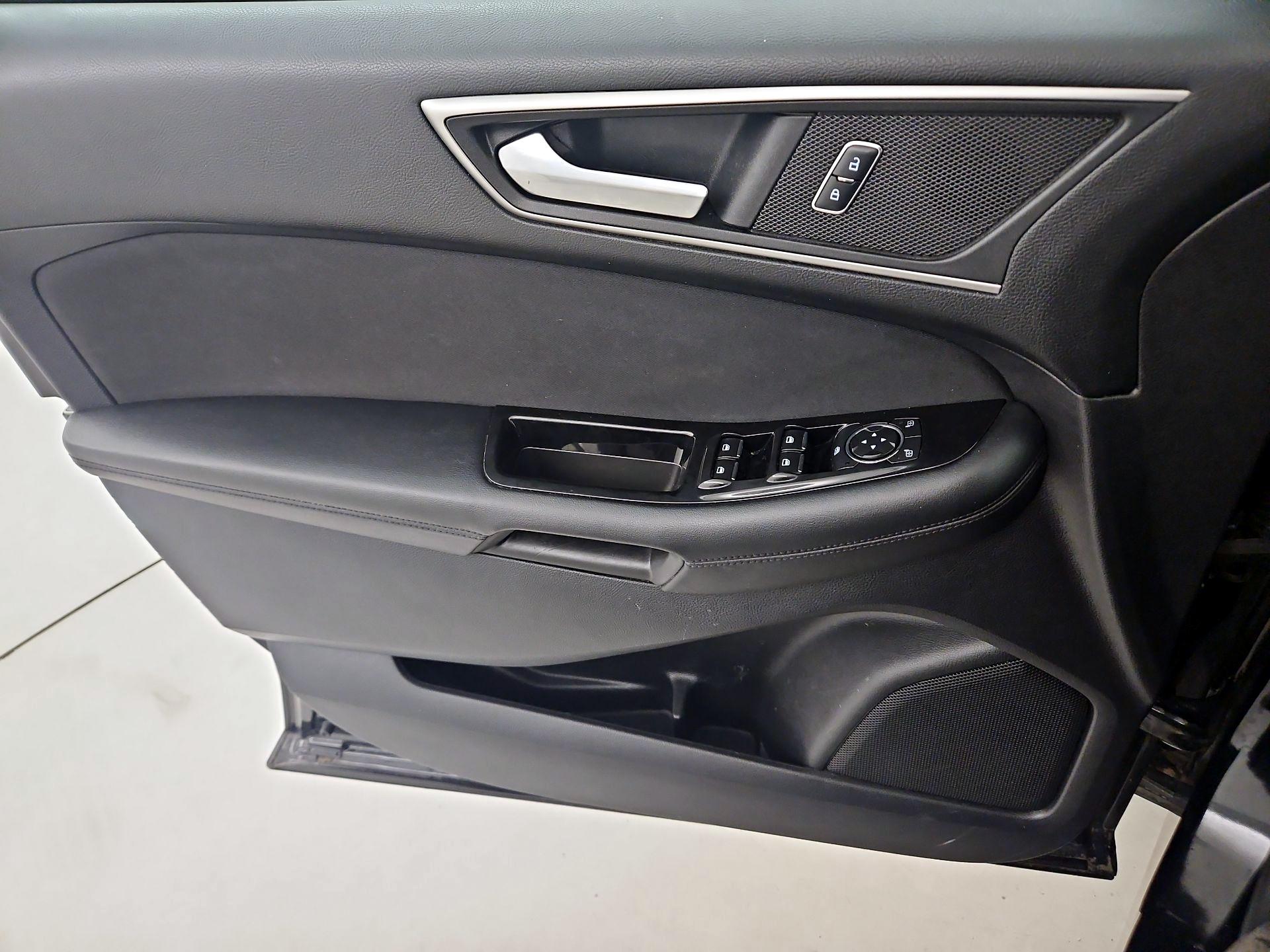 Thumbnail: 2016 Ford Edge - 12