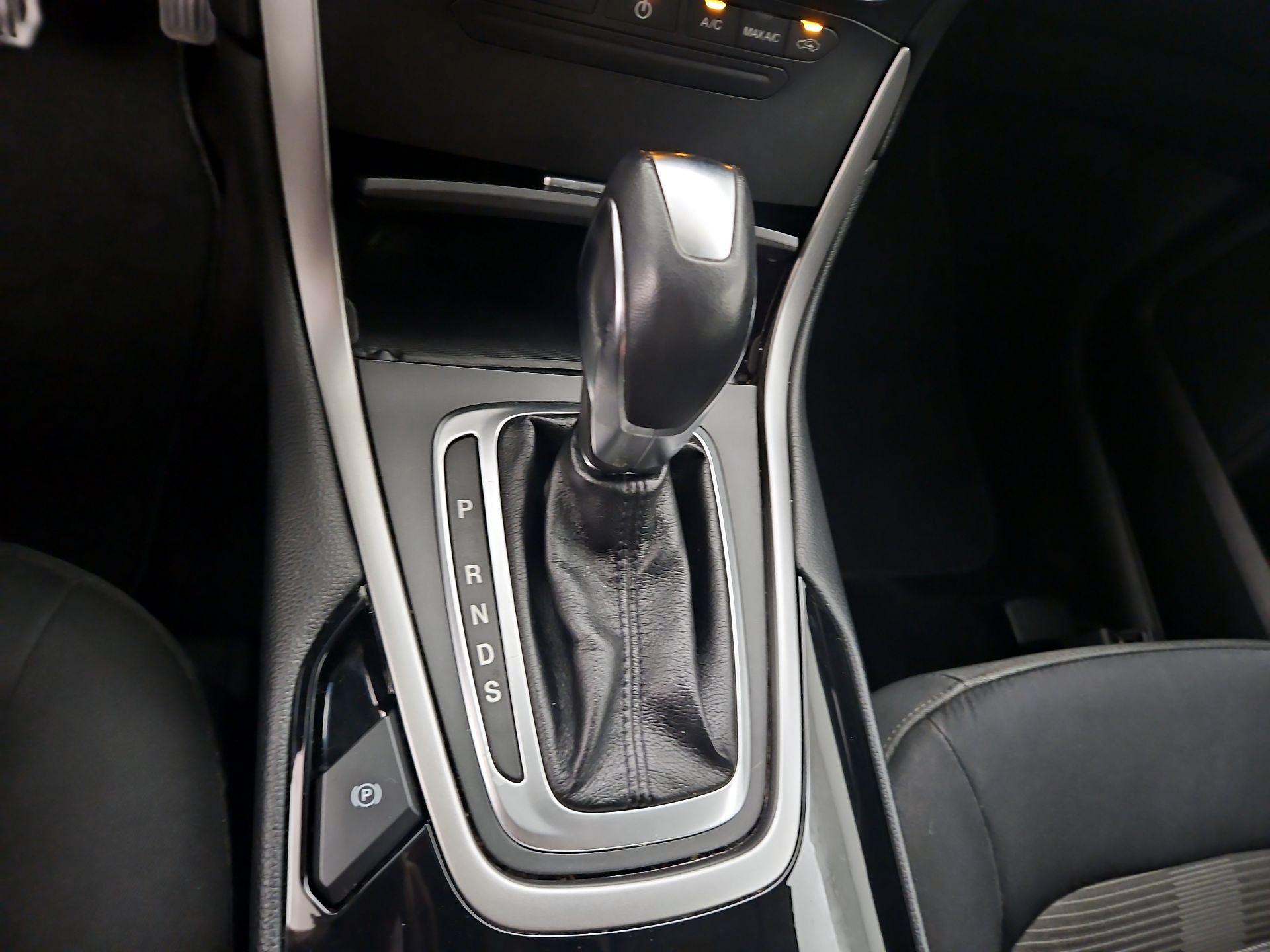 Thumbnail: 2016 Ford Edge - 17