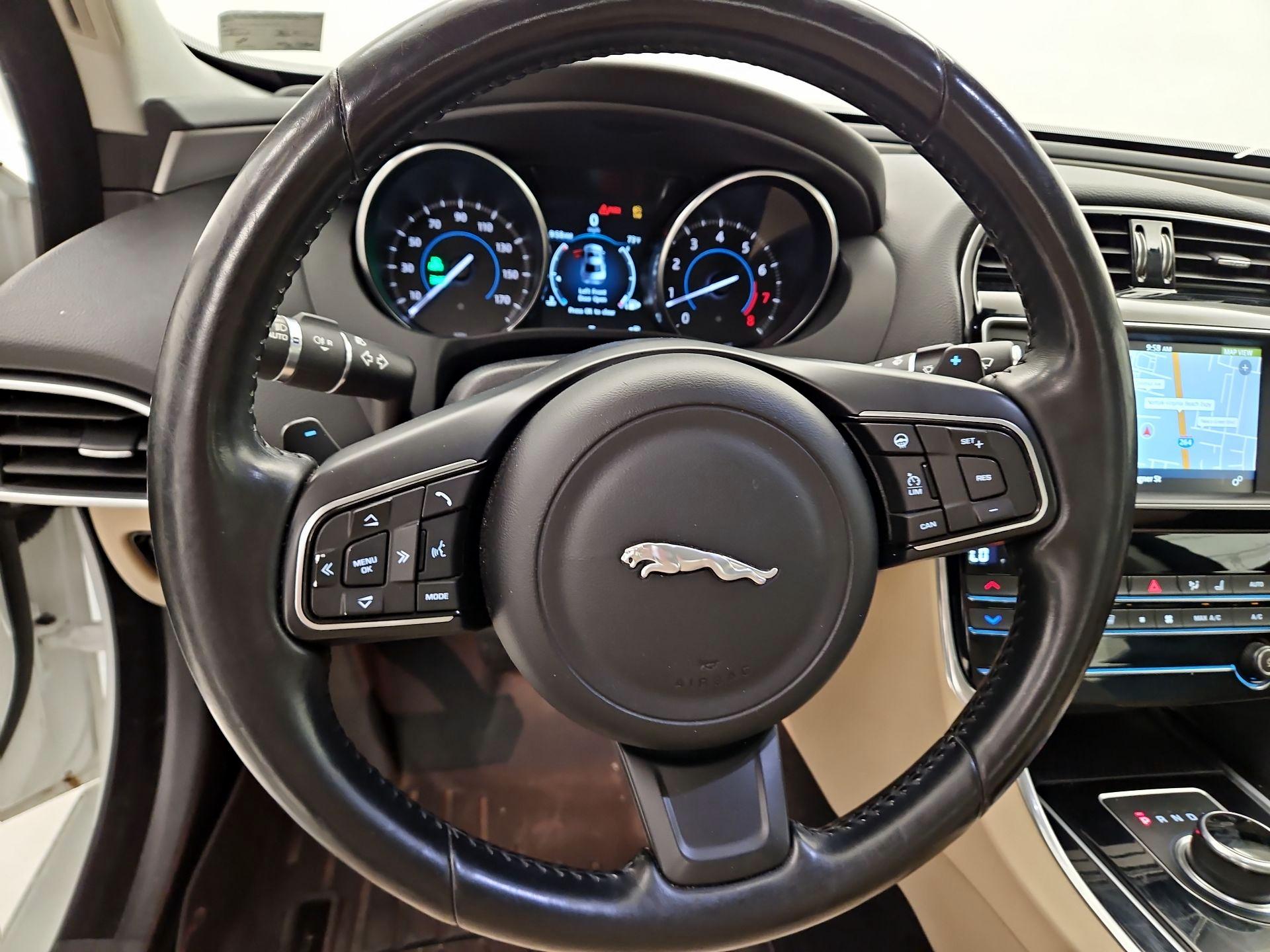 Thumbnail: 2017 Jaguar XE - 10