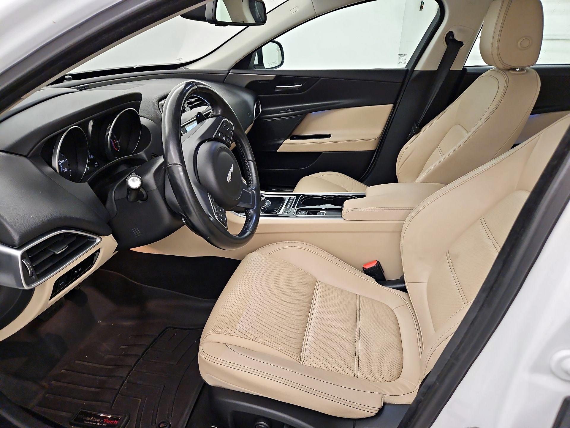 Thumbnail: 2017 Jaguar XE - 11