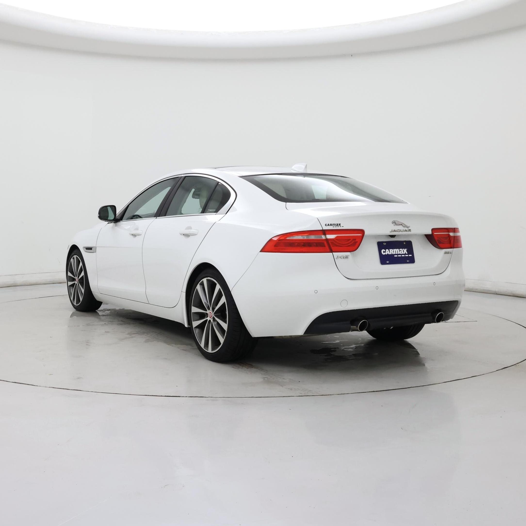 Thumbnail: 2017 Jaguar XE - 2