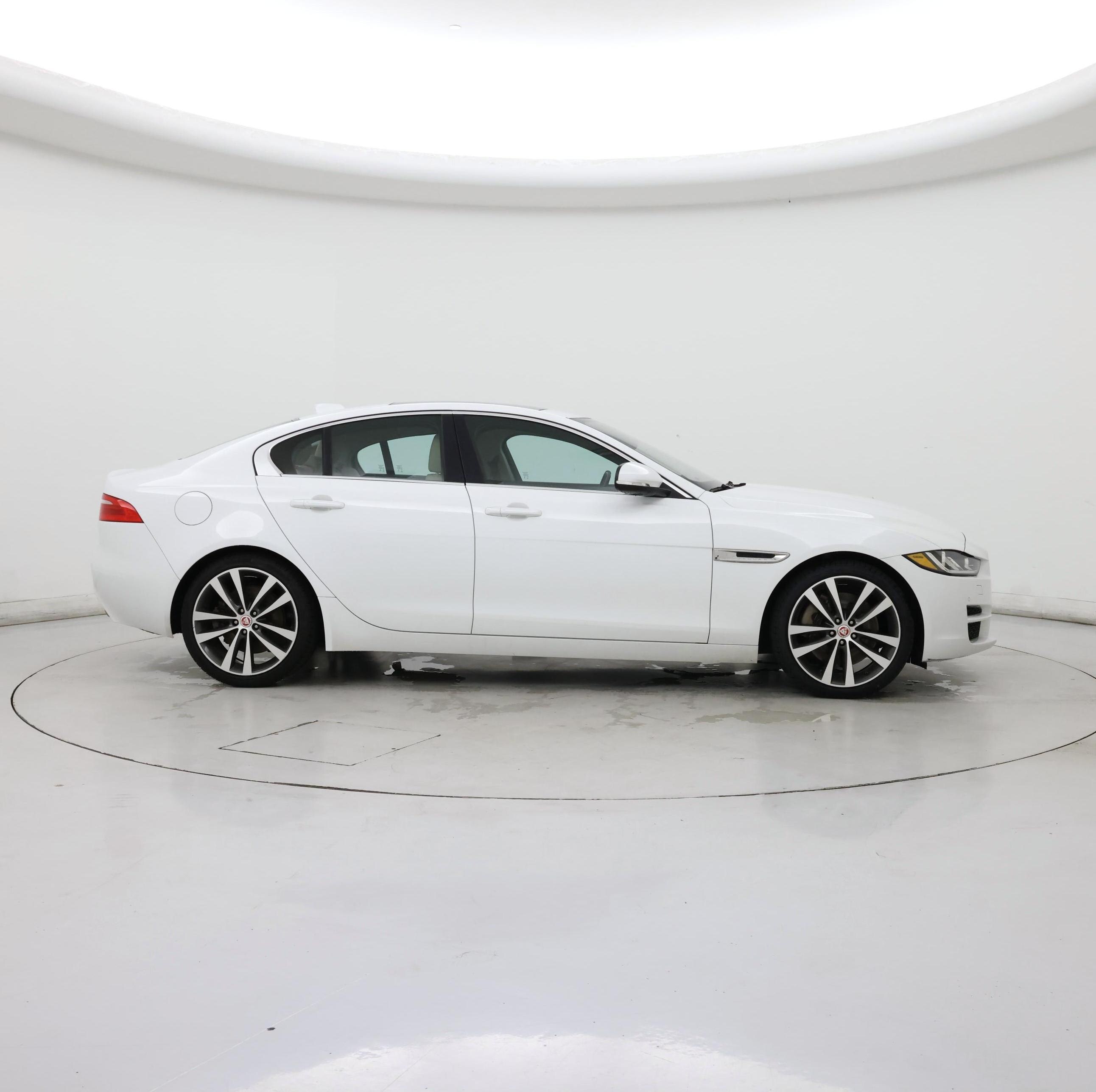 Thumbnail: 2017 Jaguar XE - 7