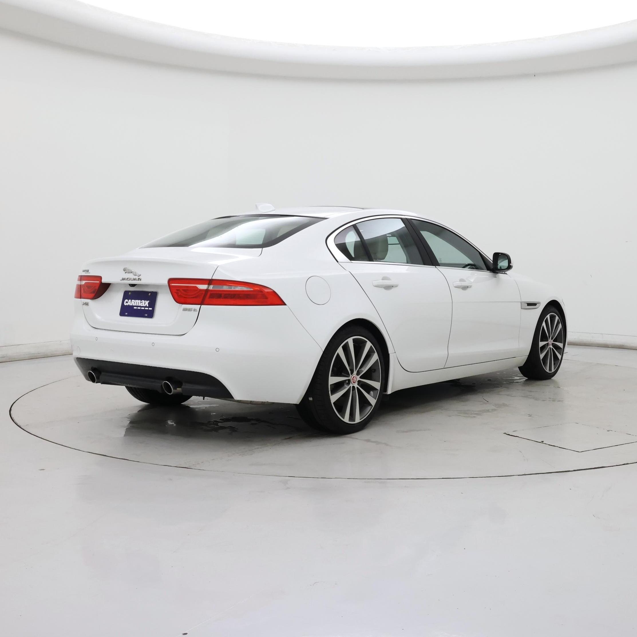 Thumbnail: 2017 Jaguar XE - 8