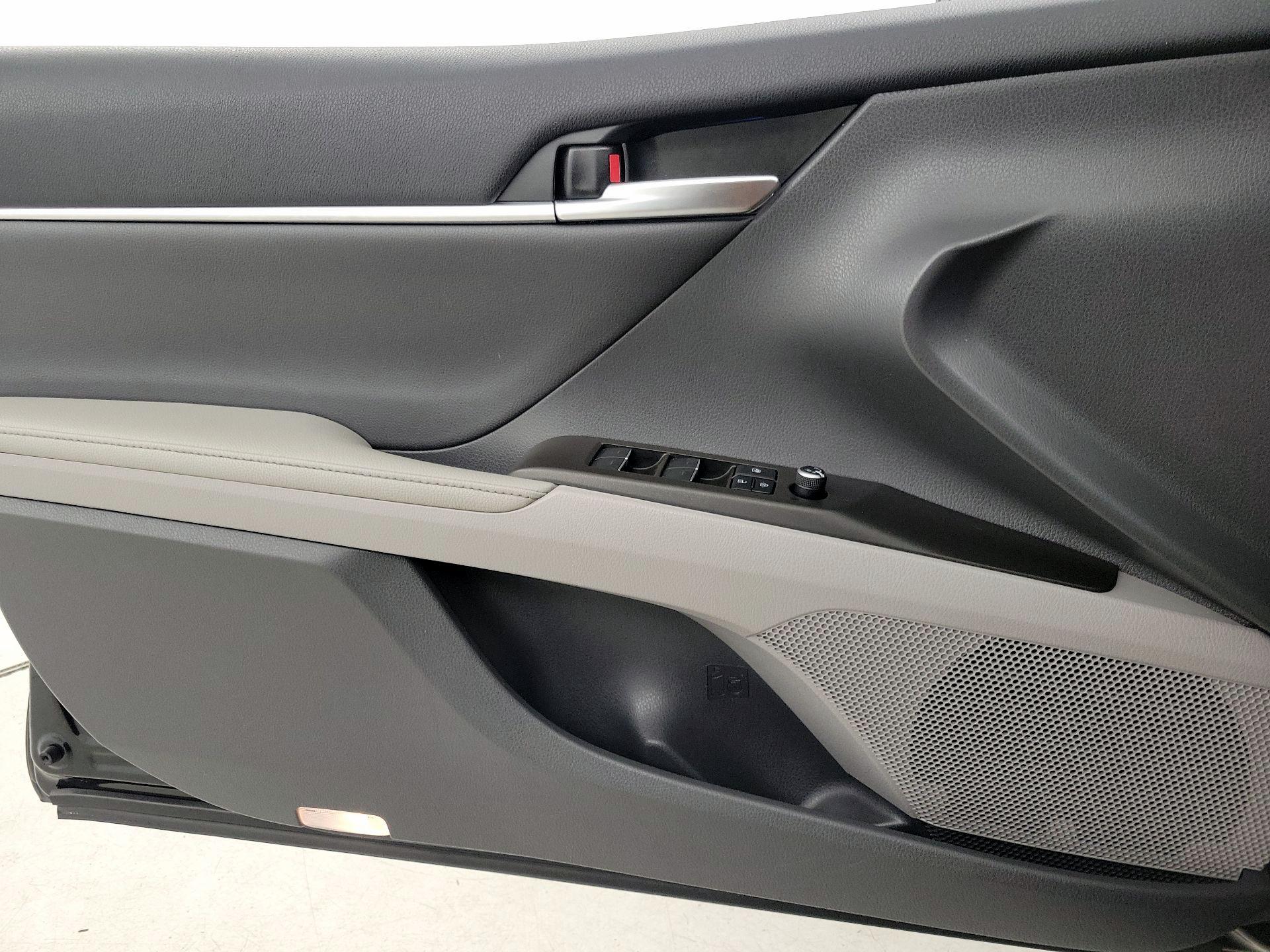 Thumbnail: 2021 Toyota Camry - 12