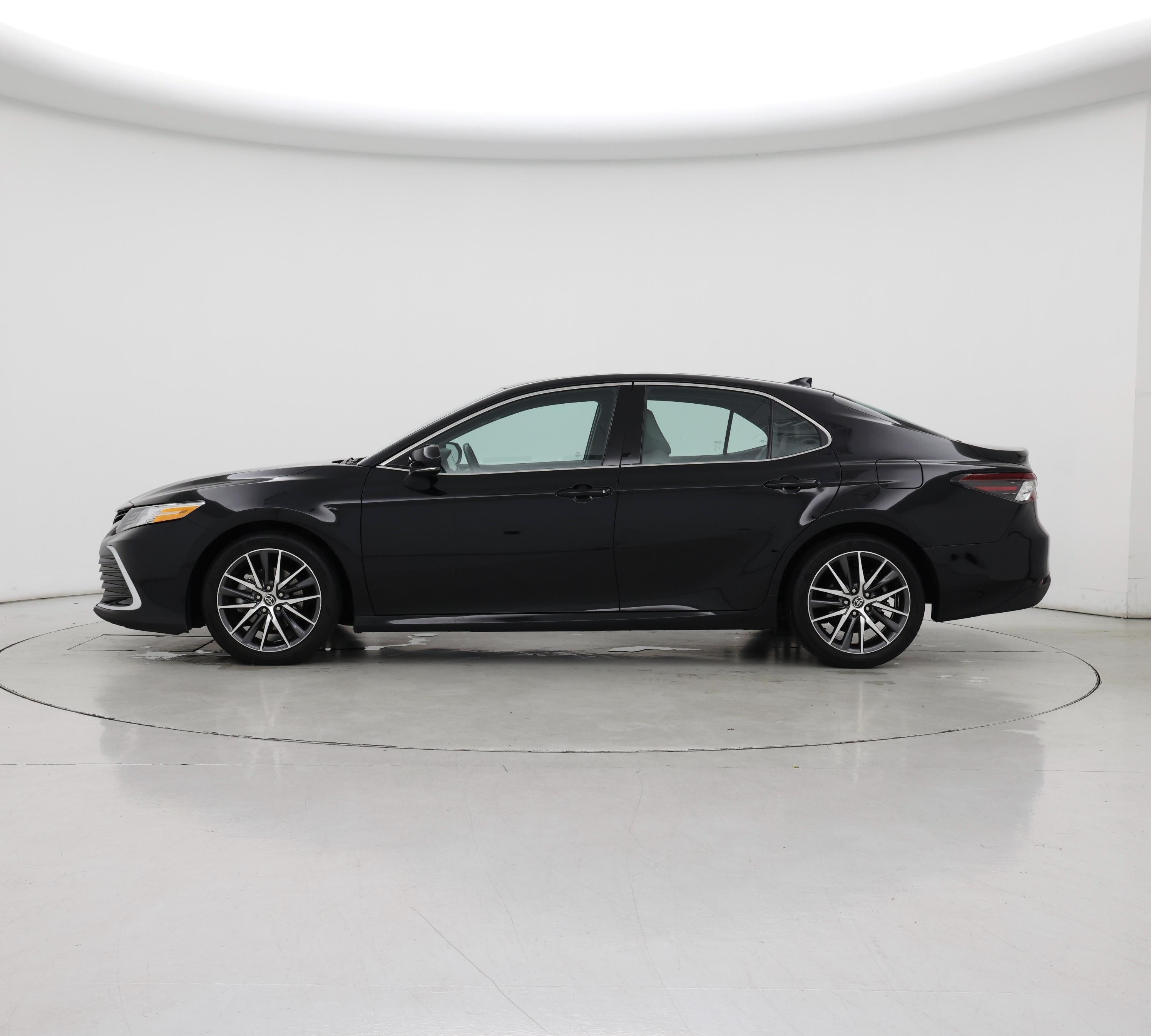 Thumbnail: 2021 Toyota Camry - 3
