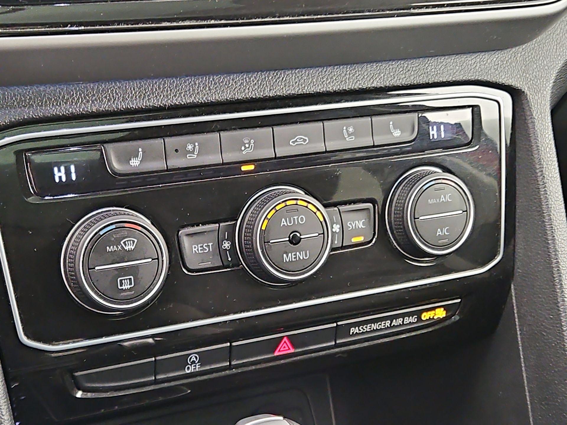 Thumbnail: 2022 Volkswagen Atlas - 17