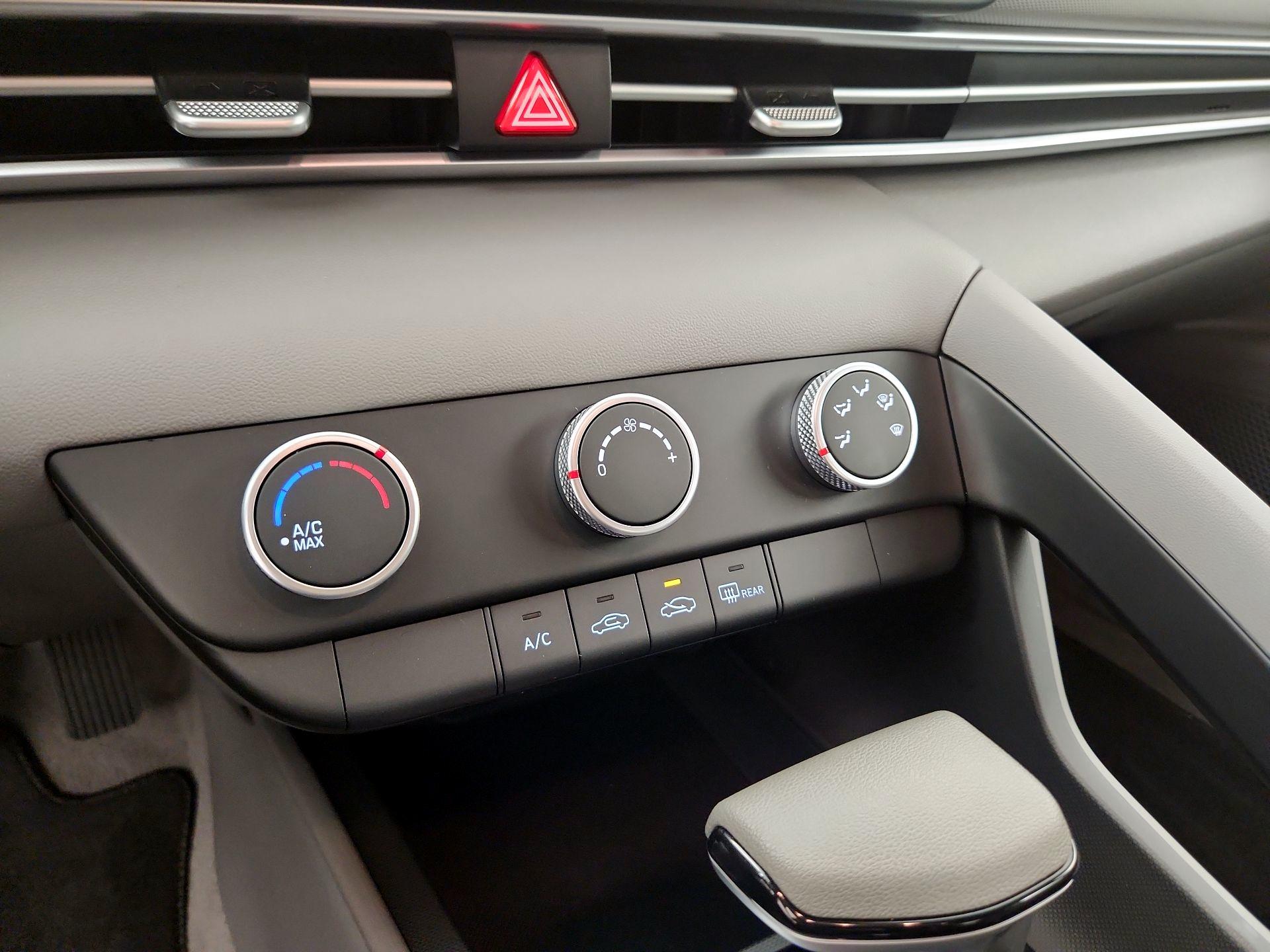 Thumbnail: 2022 Hyundai Elantra - 16