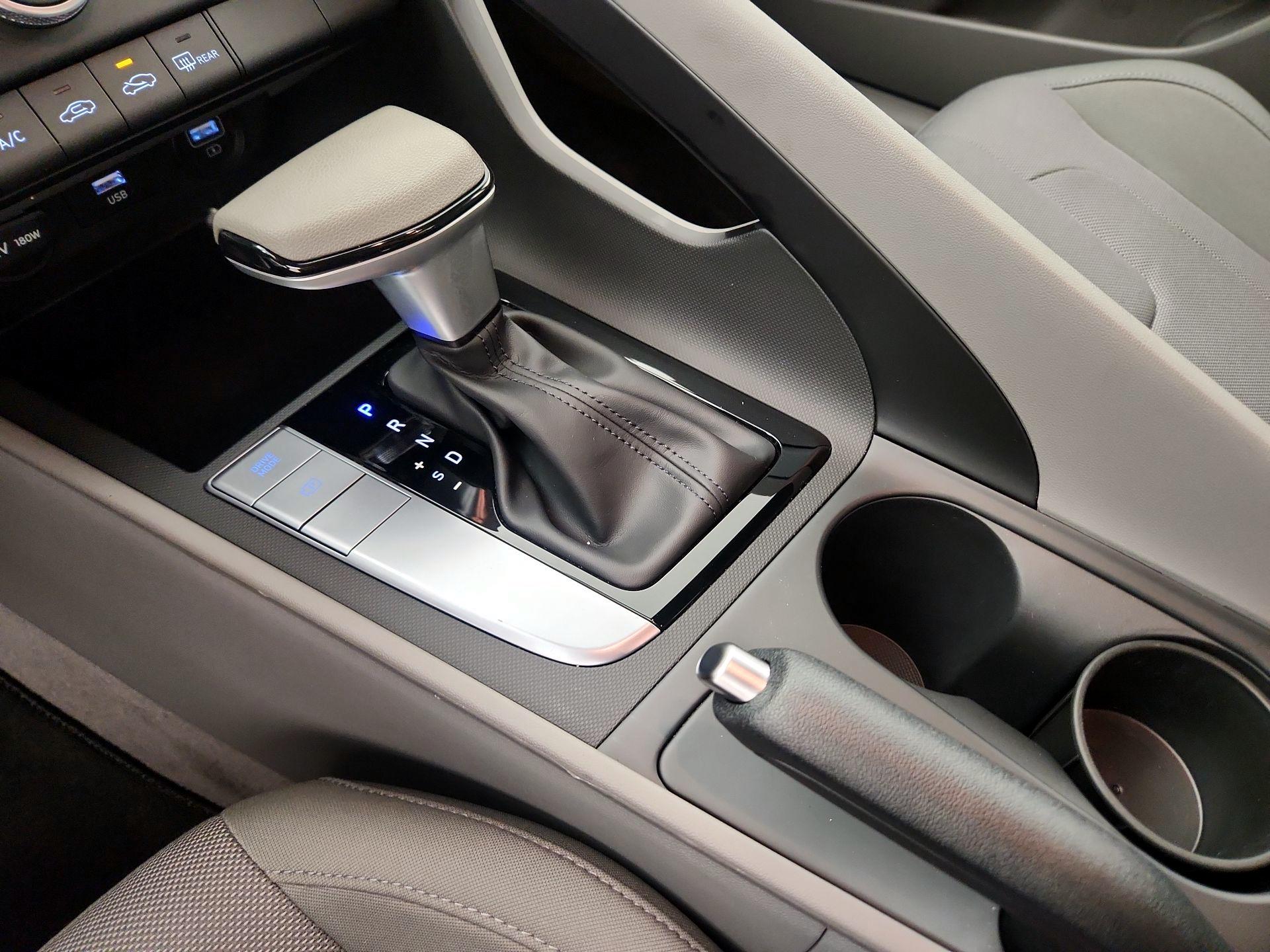 Thumbnail: 2022 Hyundai Elantra - 17