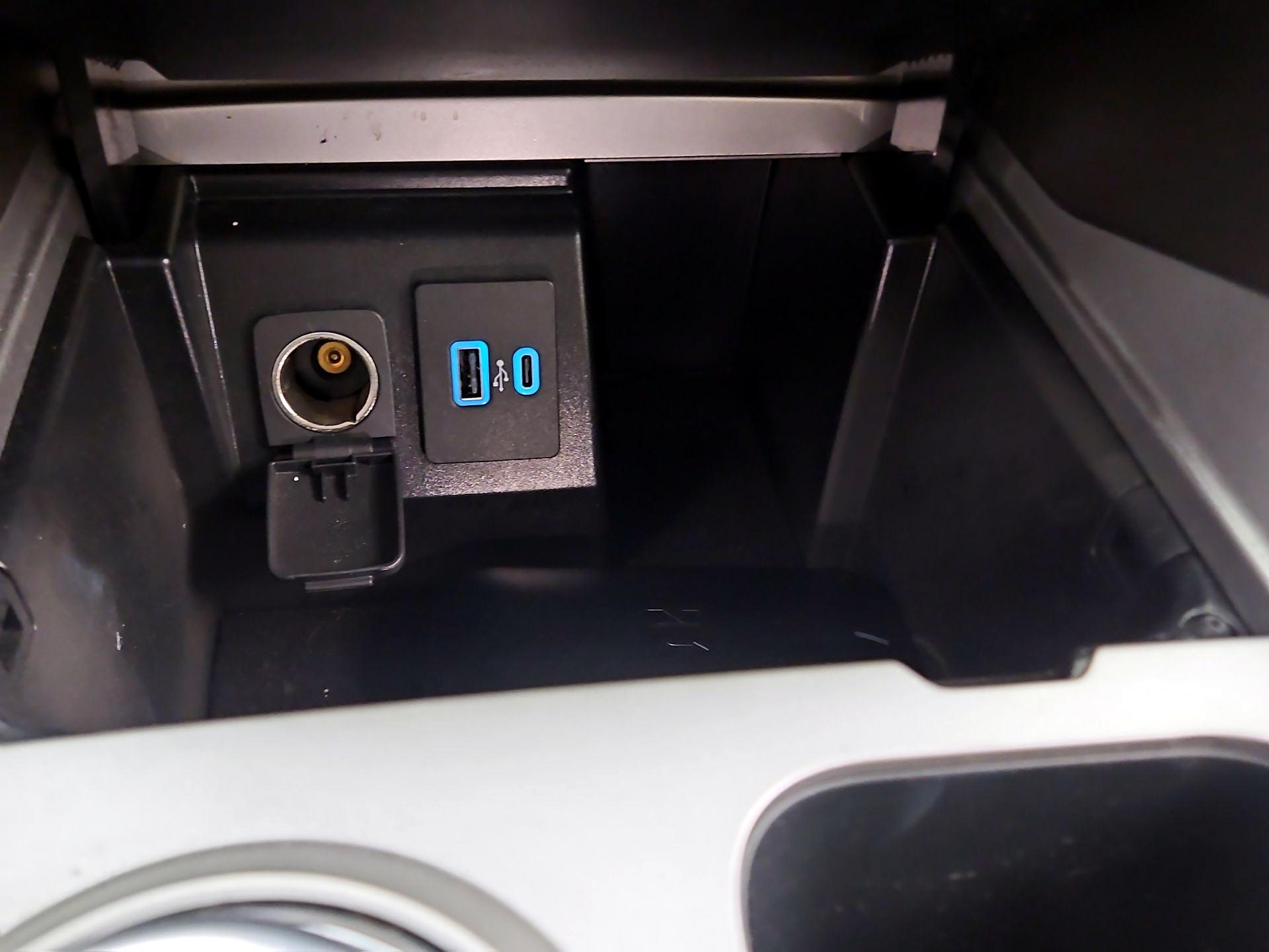 Thumbnail: 2022 Ford Explorer - 18