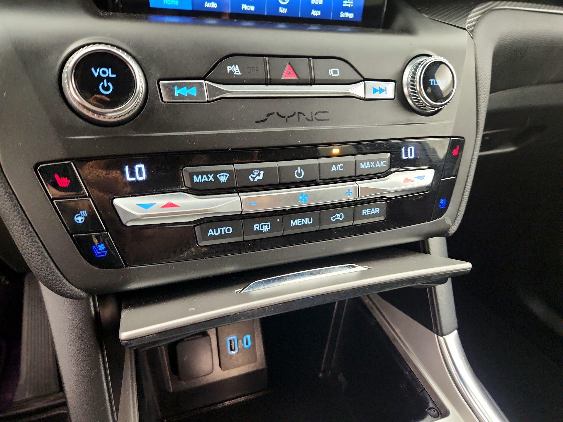 Thumbnail: 2020 Ford Explorer - 17