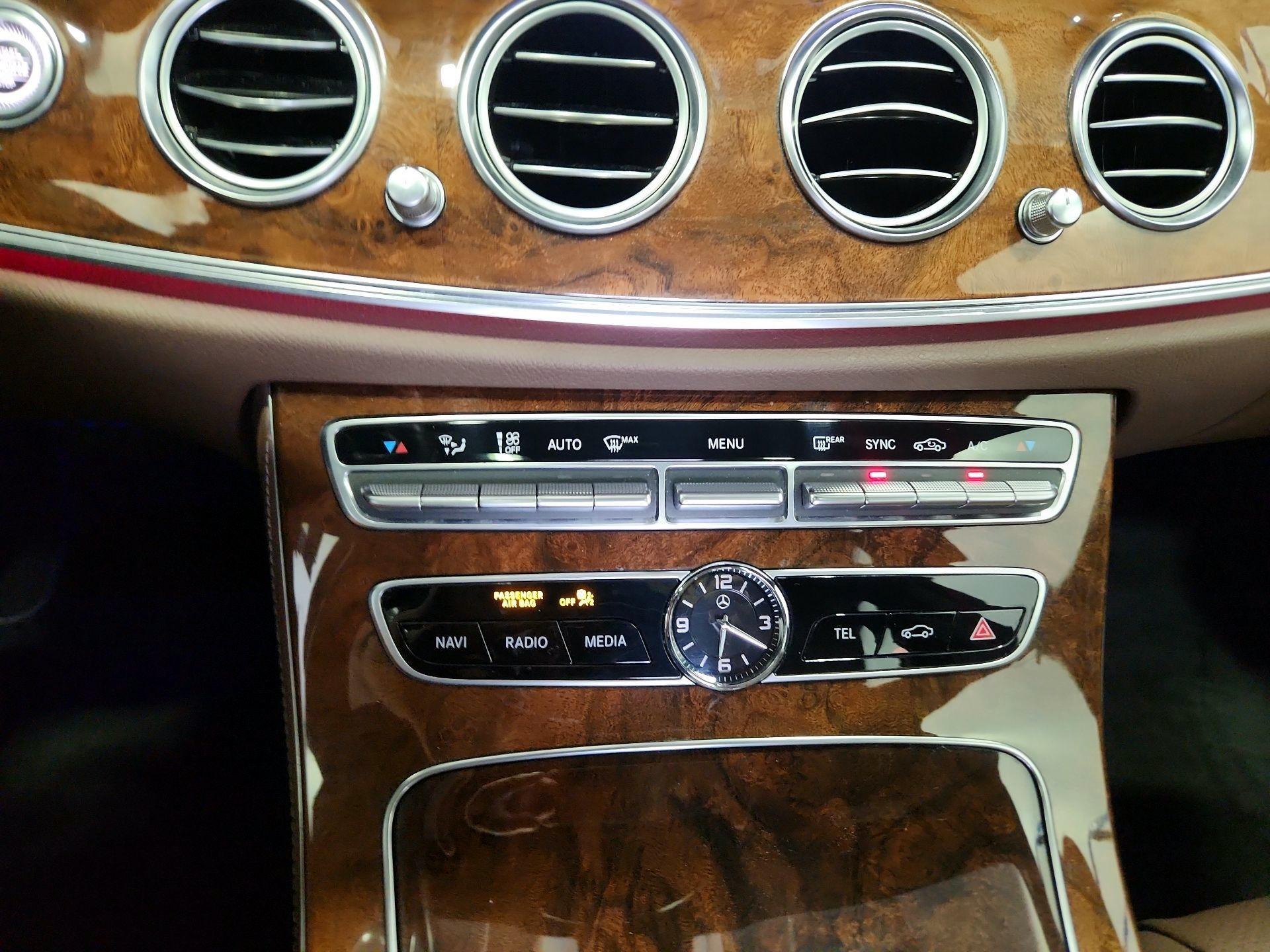 Thumbnail: 2020 Mercedes-Benz E-Class - 16