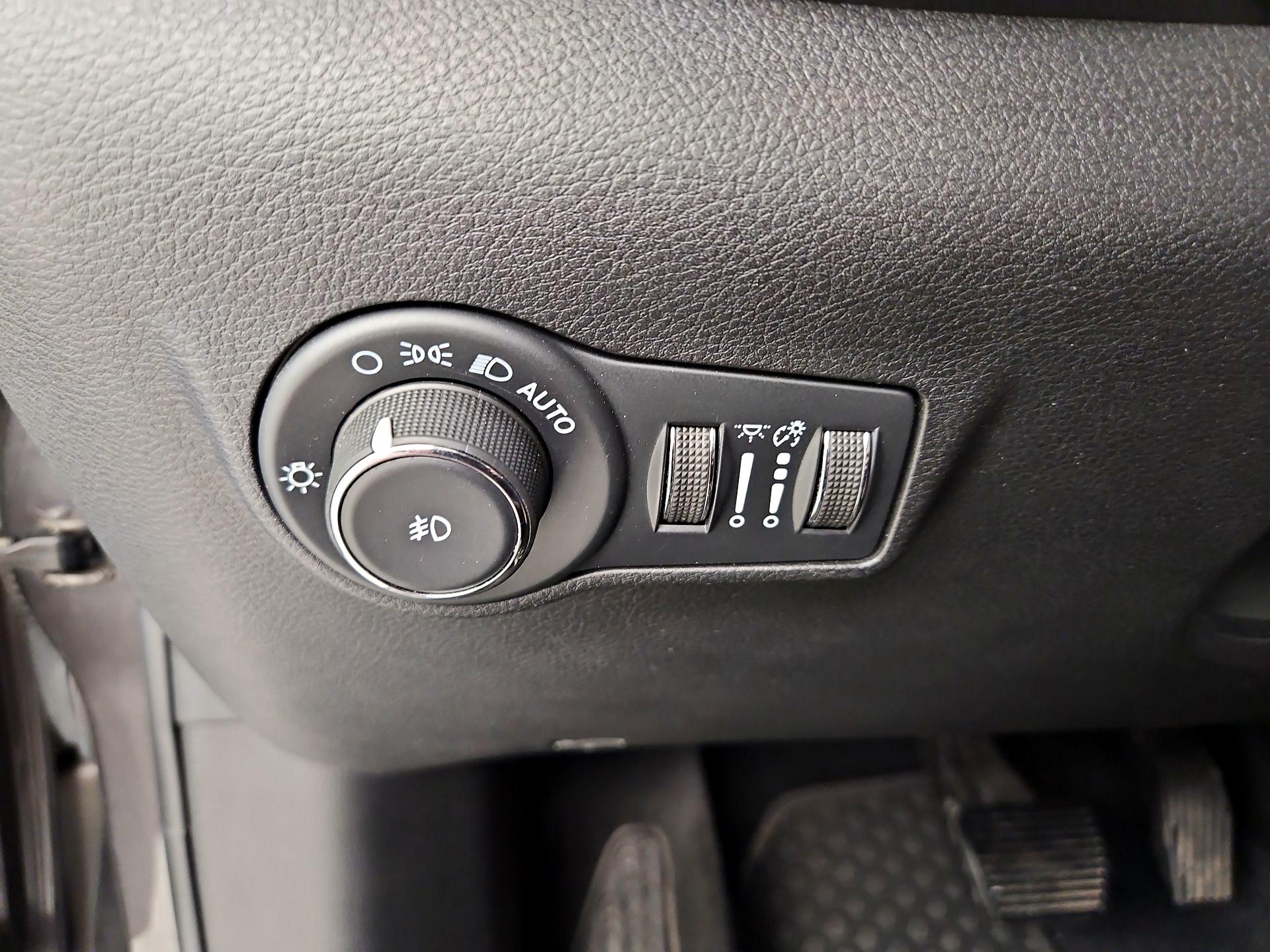 Thumbnail: 2022 Jeep Compass - 13
