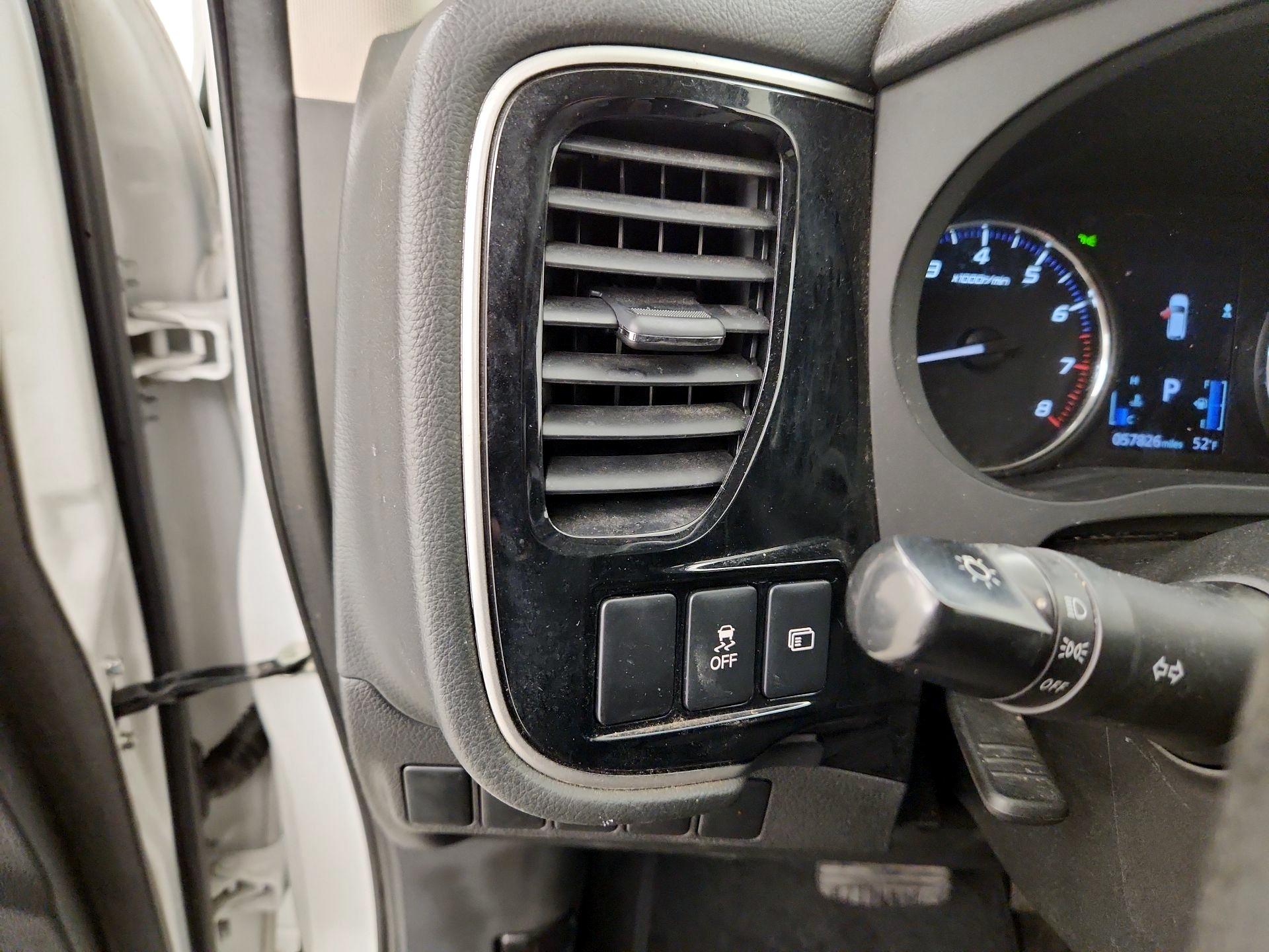 Thumbnail: 2020 Mitsubishi Outlander - 13