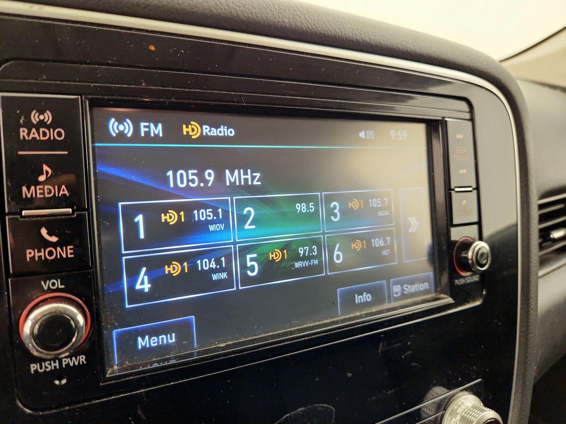 Thumbnail: 2020 Mitsubishi Outlander - 15