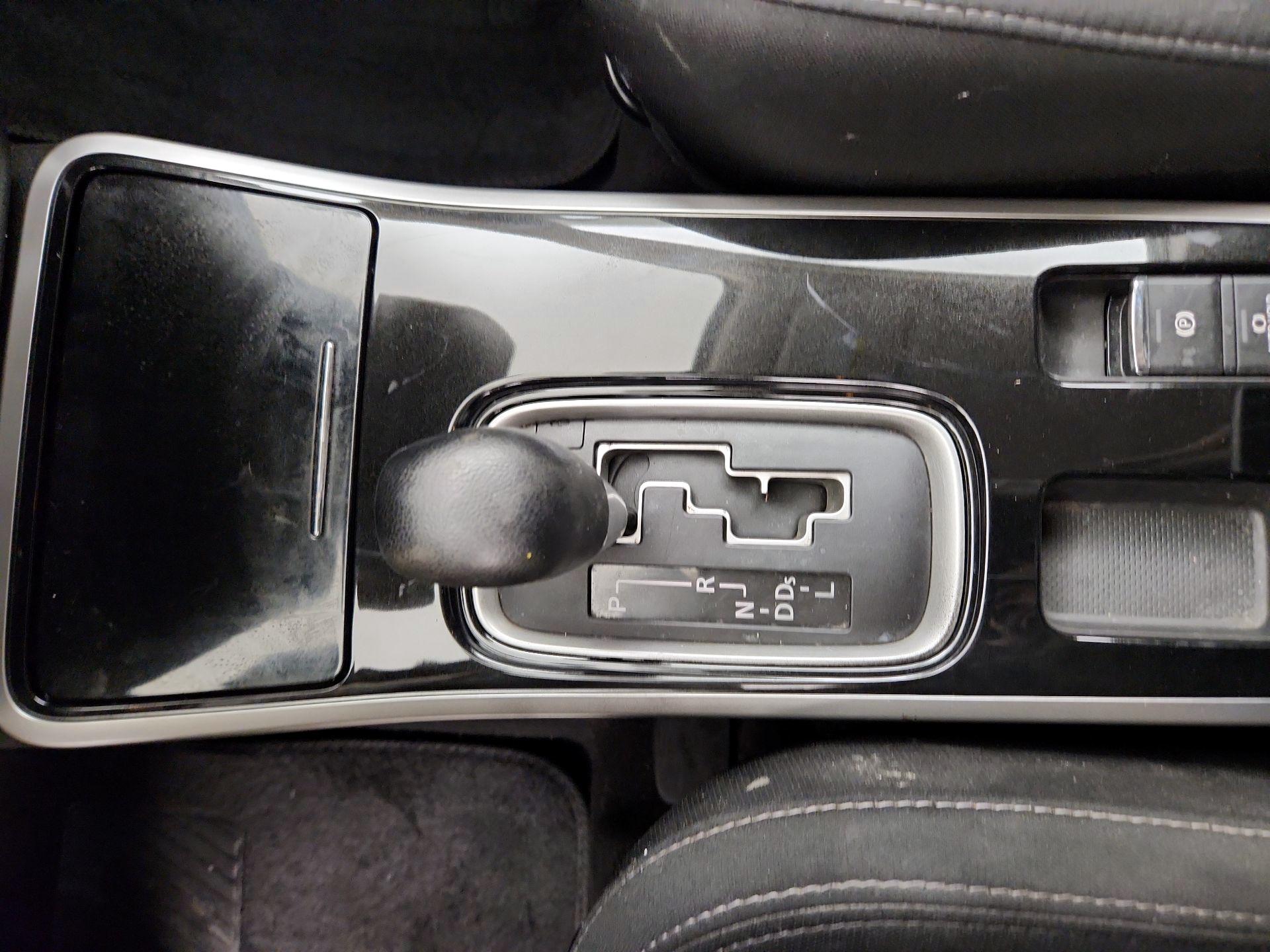 Thumbnail: 2020 Mitsubishi Outlander - 17