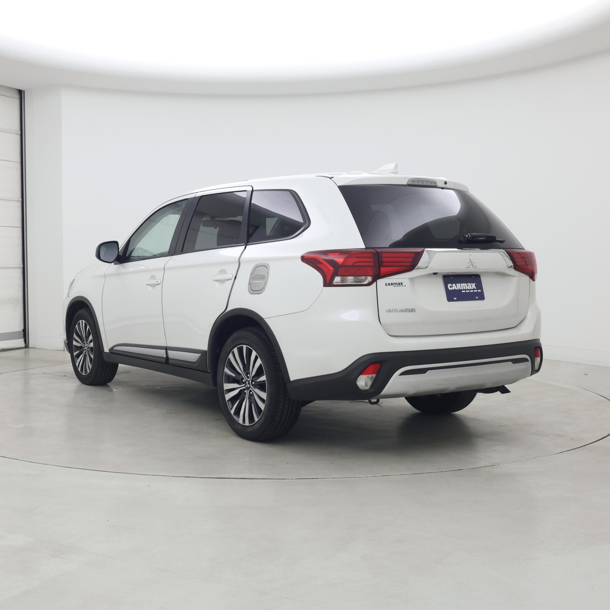 Thumbnail: 2020 Mitsubishi Outlander - 2