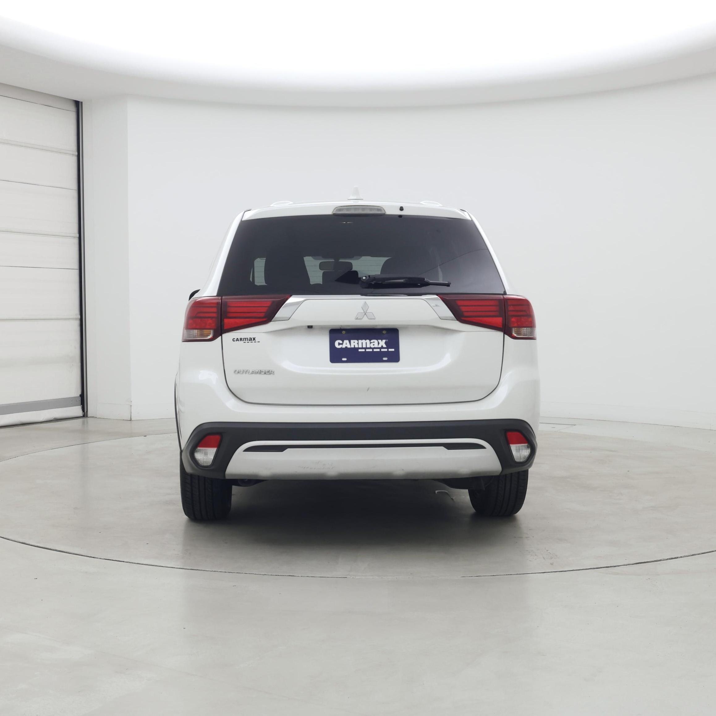 Thumbnail: 2020 Mitsubishi Outlander - 6