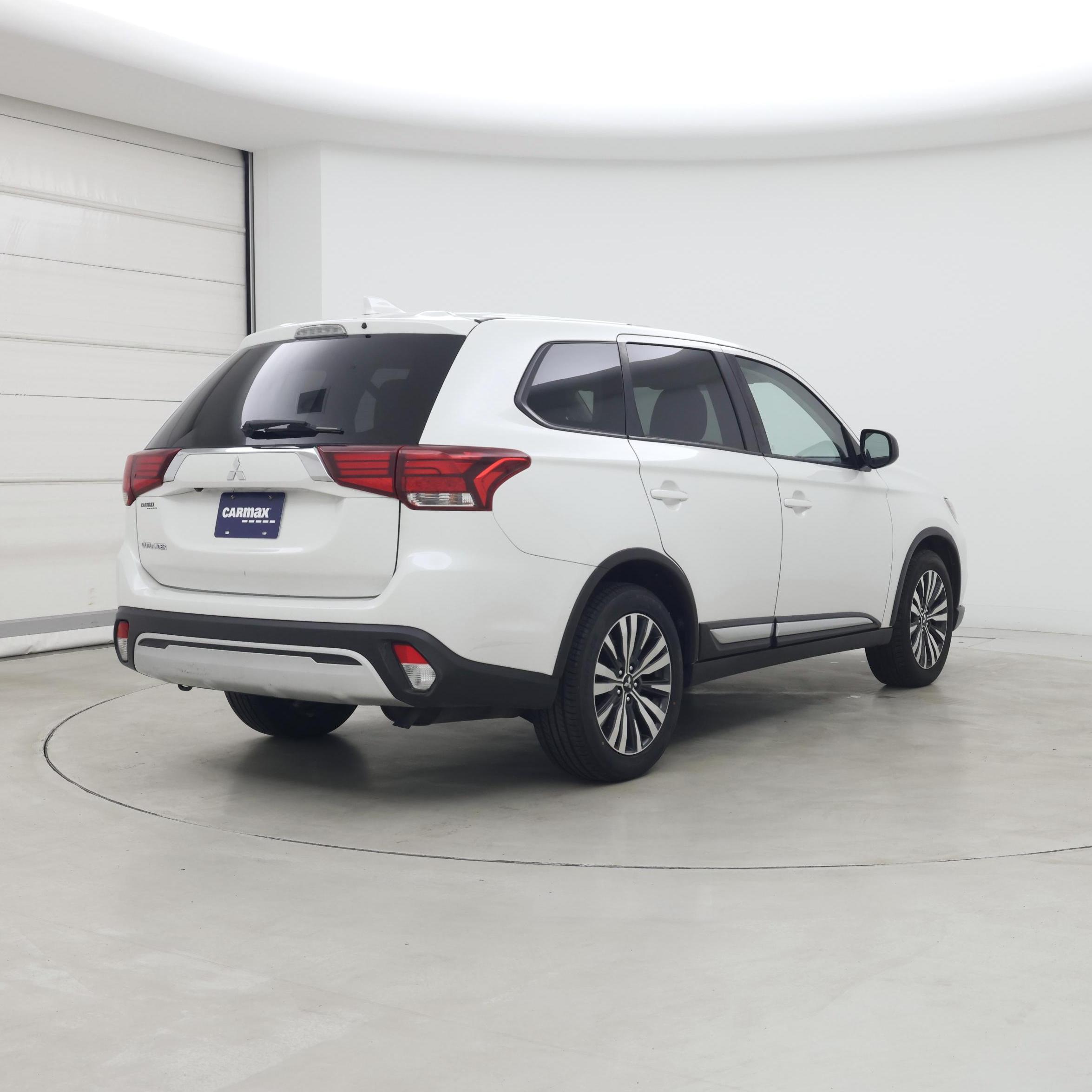 Thumbnail: 2020 Mitsubishi Outlander - 8