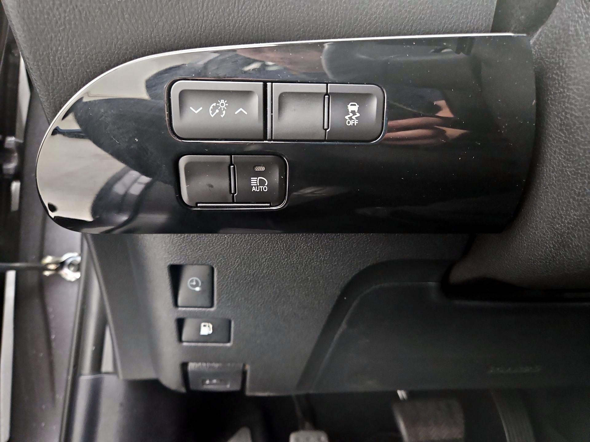 Thumbnail: 2020 Toyota Prius Prime - 13