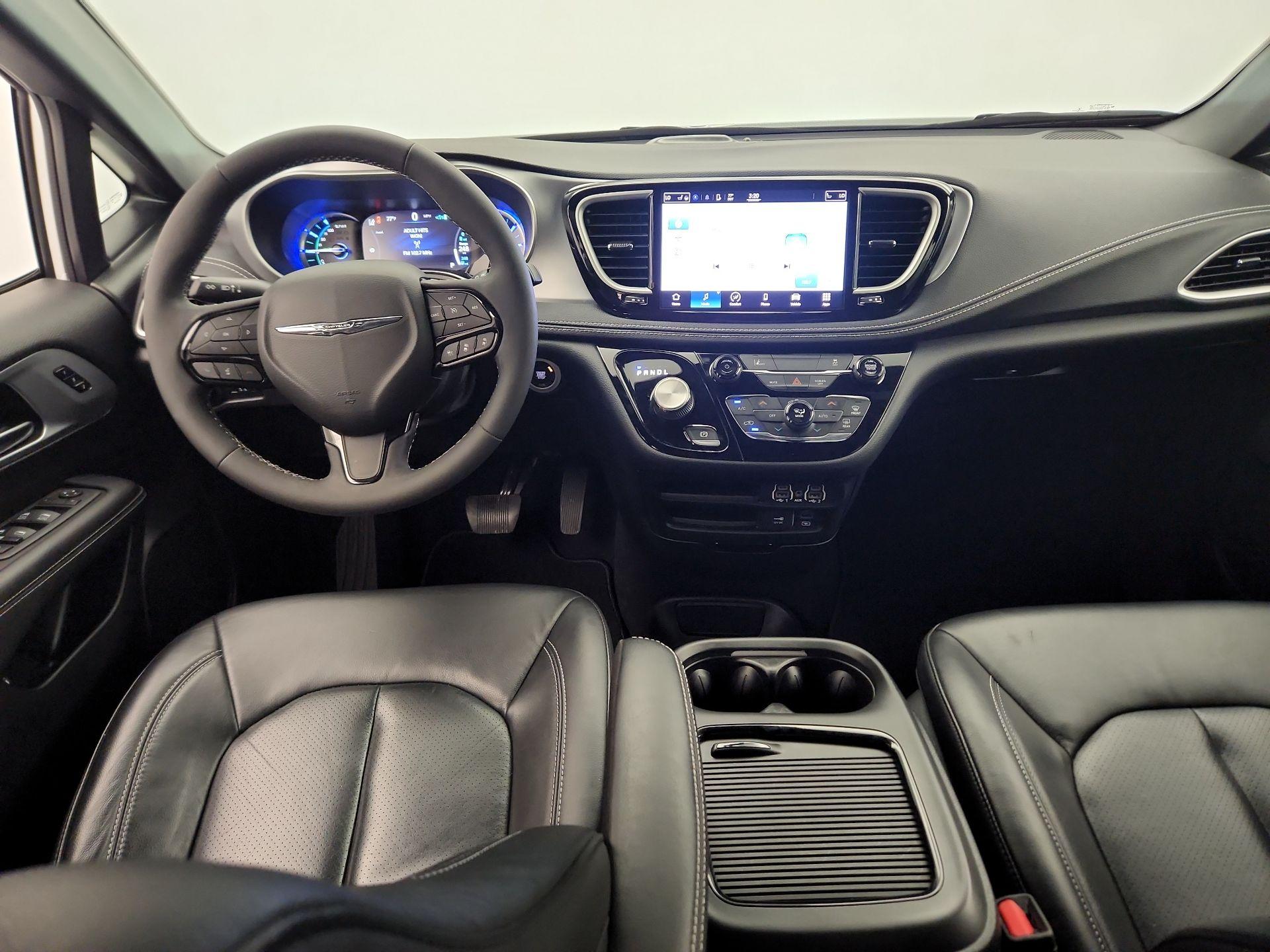 Thumbnail: 2022 Chrysler Pacifica - 9