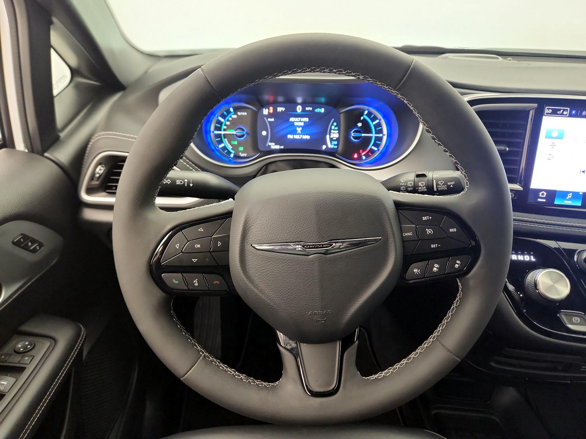 Thumbnail: 2022 Chrysler Pacifica - 10