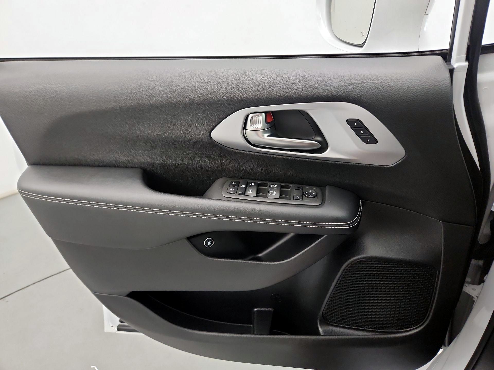 Thumbnail: 2022 Chrysler Pacifica - 12