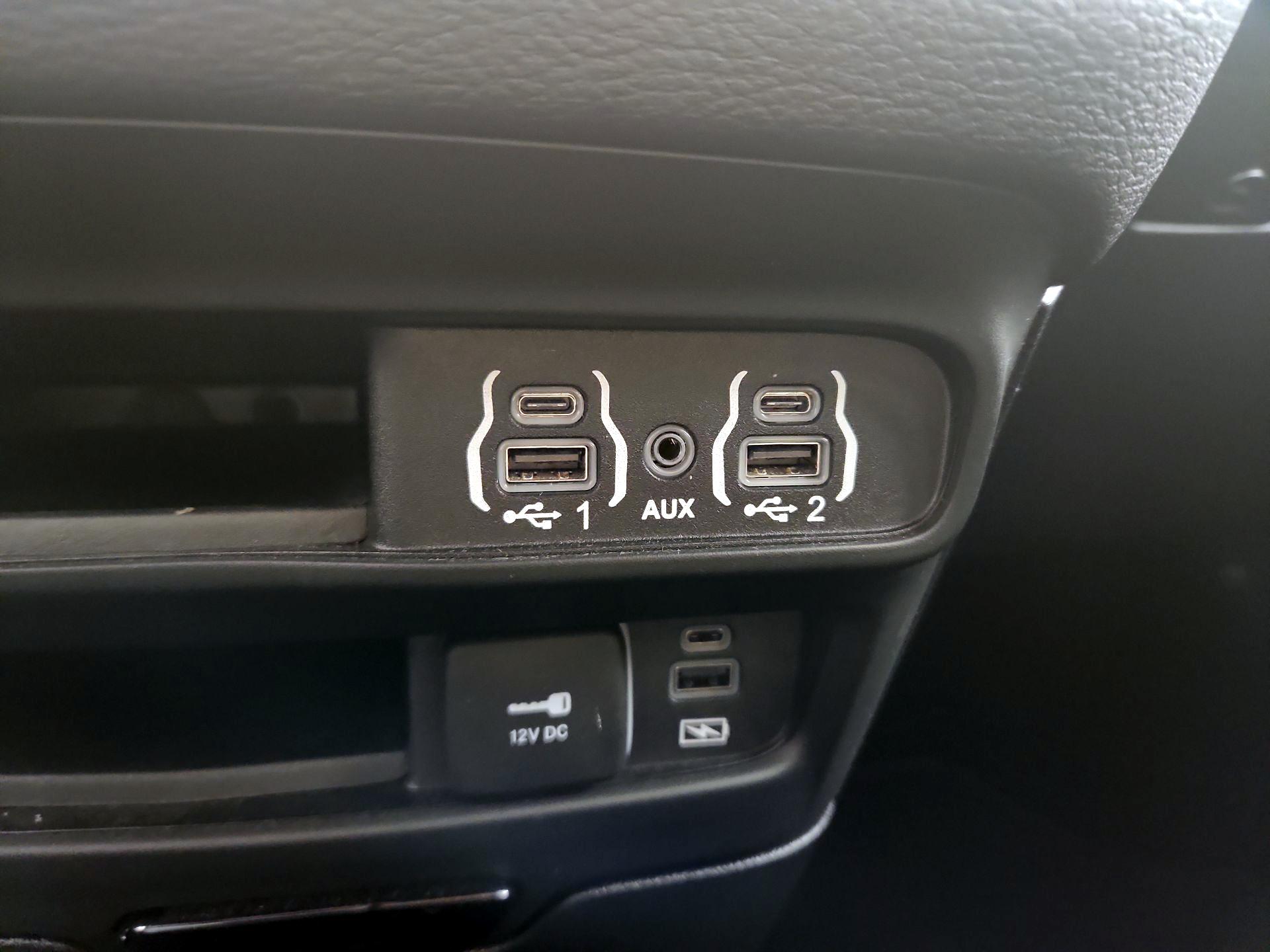 Thumbnail: 2022 Chrysler Pacifica - 18