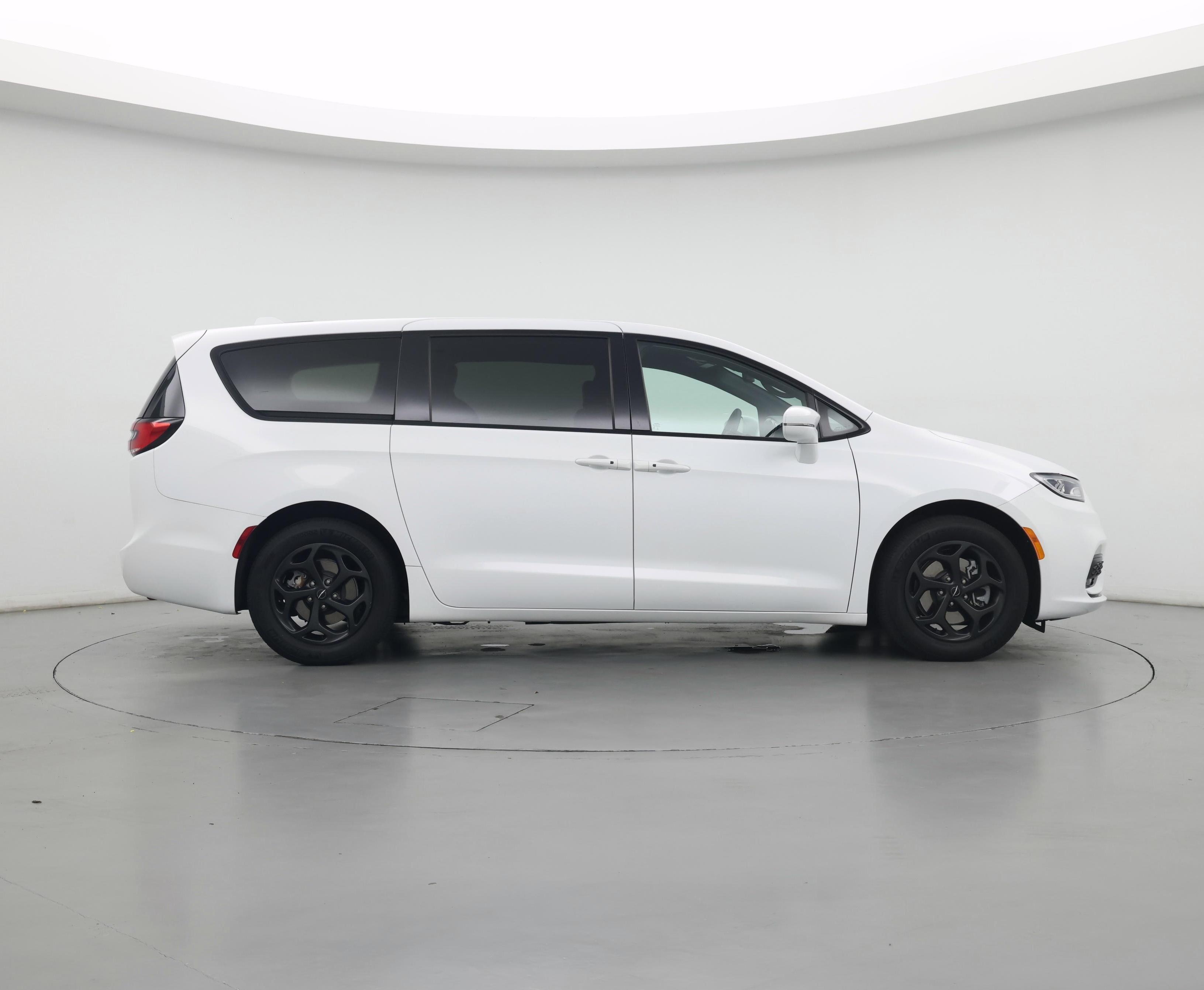 Thumbnail: 2022 Chrysler Pacifica - 7