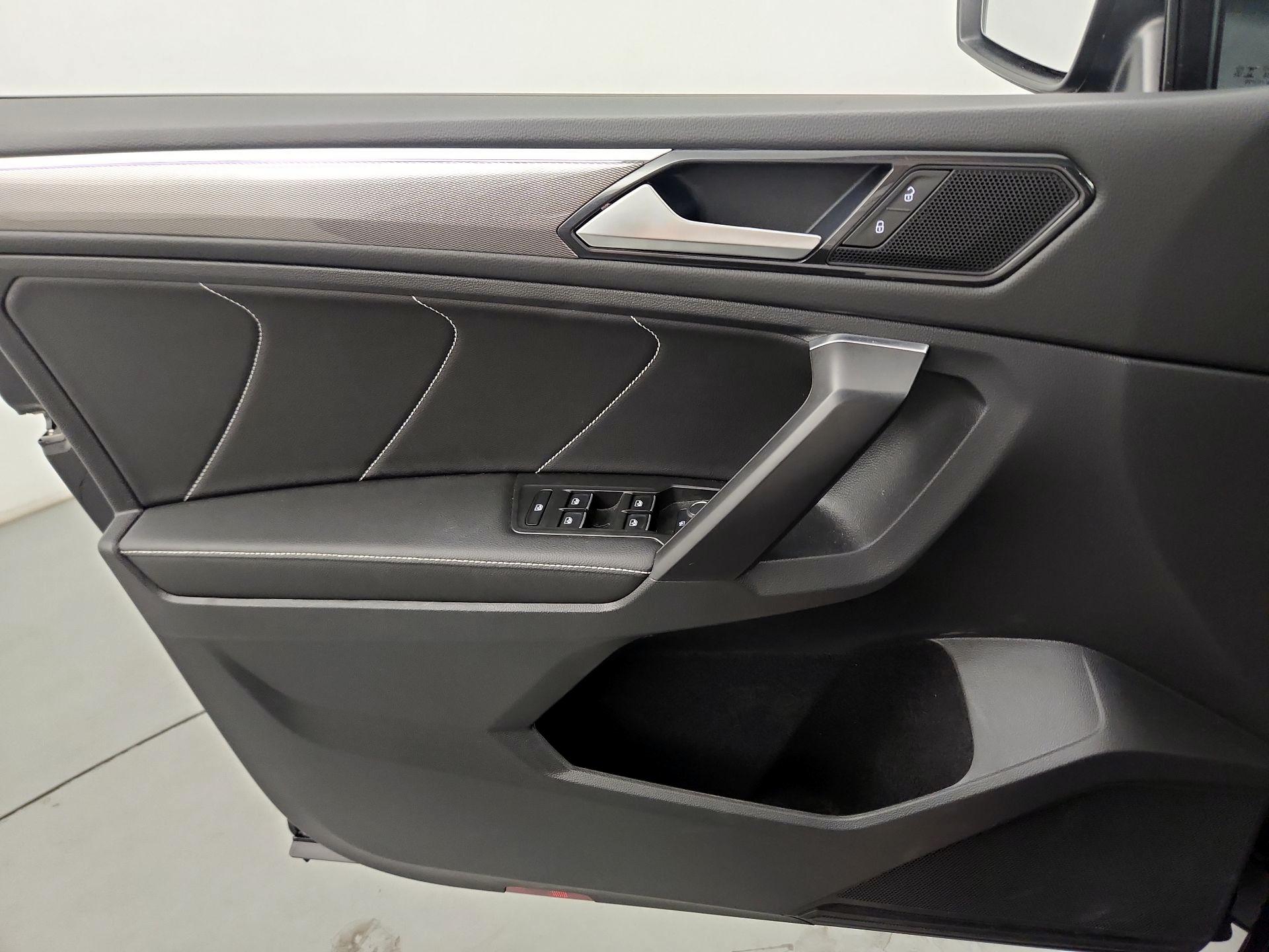 Thumbnail: 2023 Volkswagen Tiguan - 12