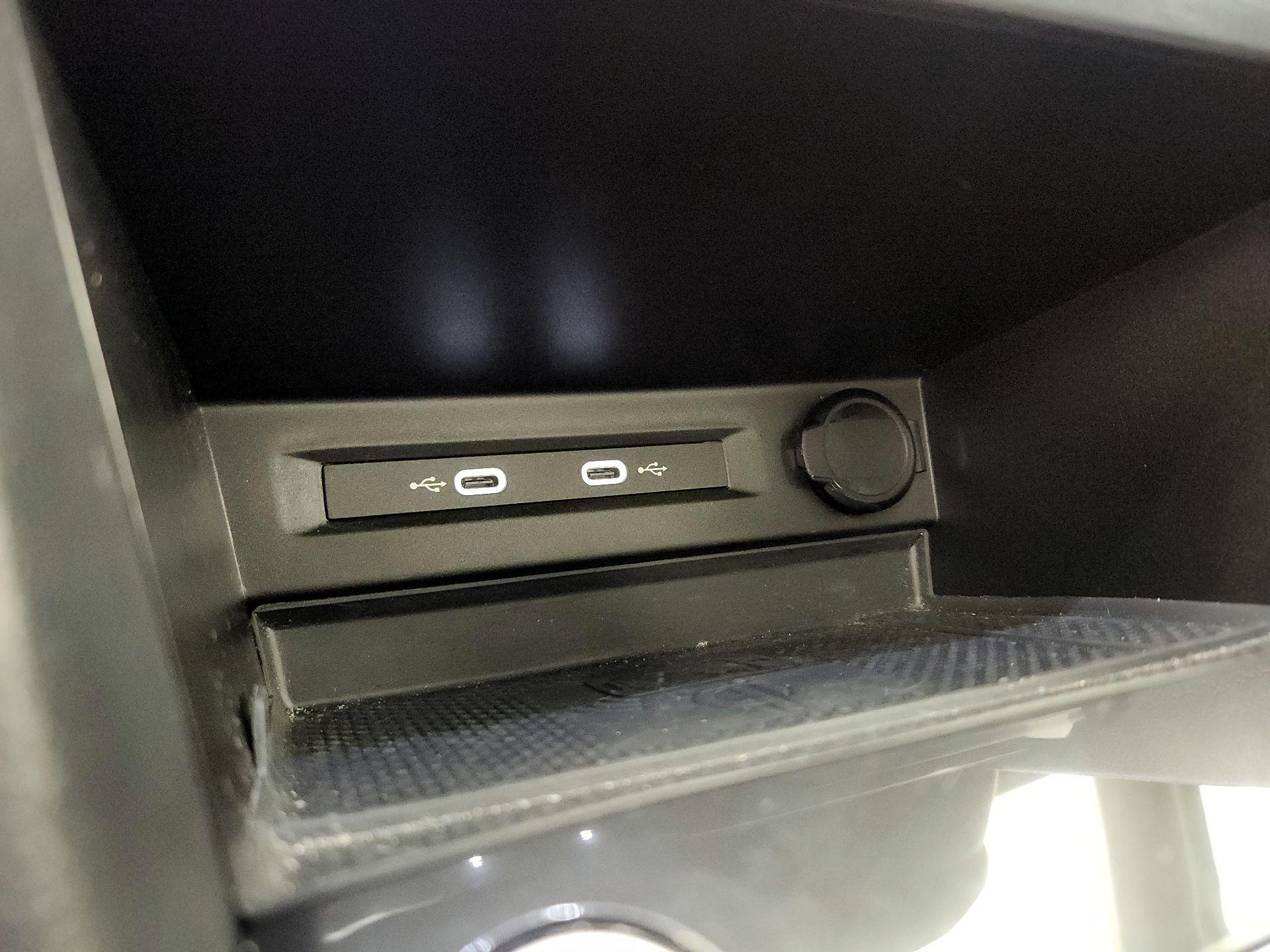 Thumbnail: 2023 Volkswagen Tiguan - 18