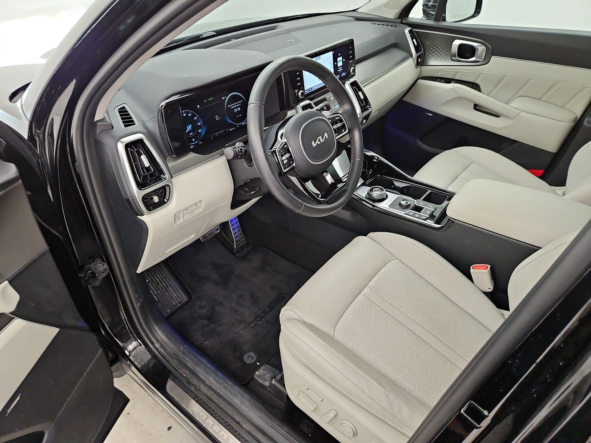 Thumbnail: 2023 Kia Sorento - 11