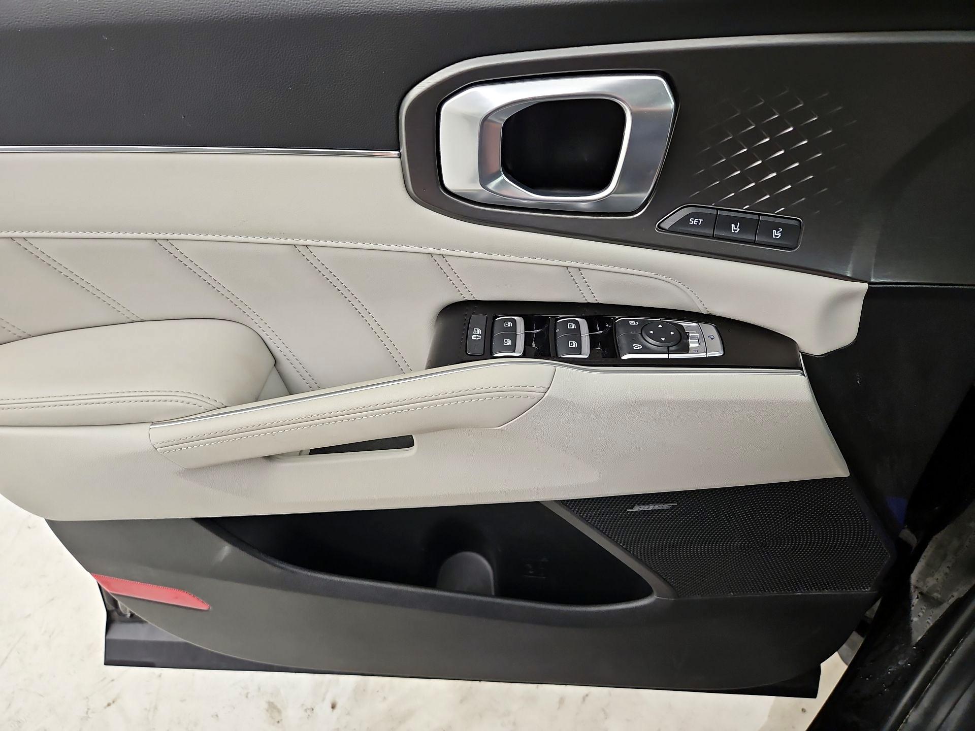 Thumbnail: 2023 Kia Sorento - 12