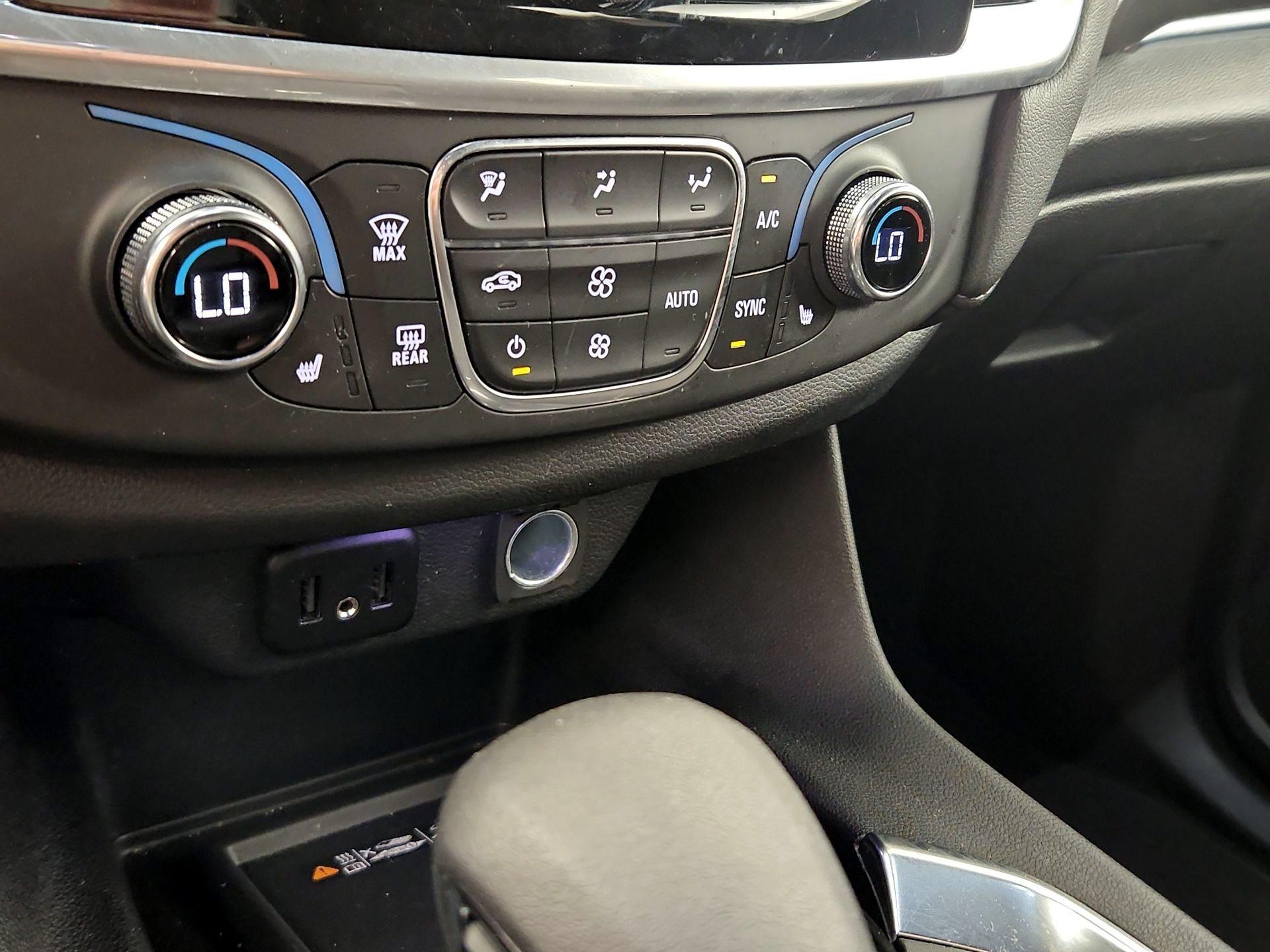 Thumbnail: 2022 Chevrolet Traverse - 16