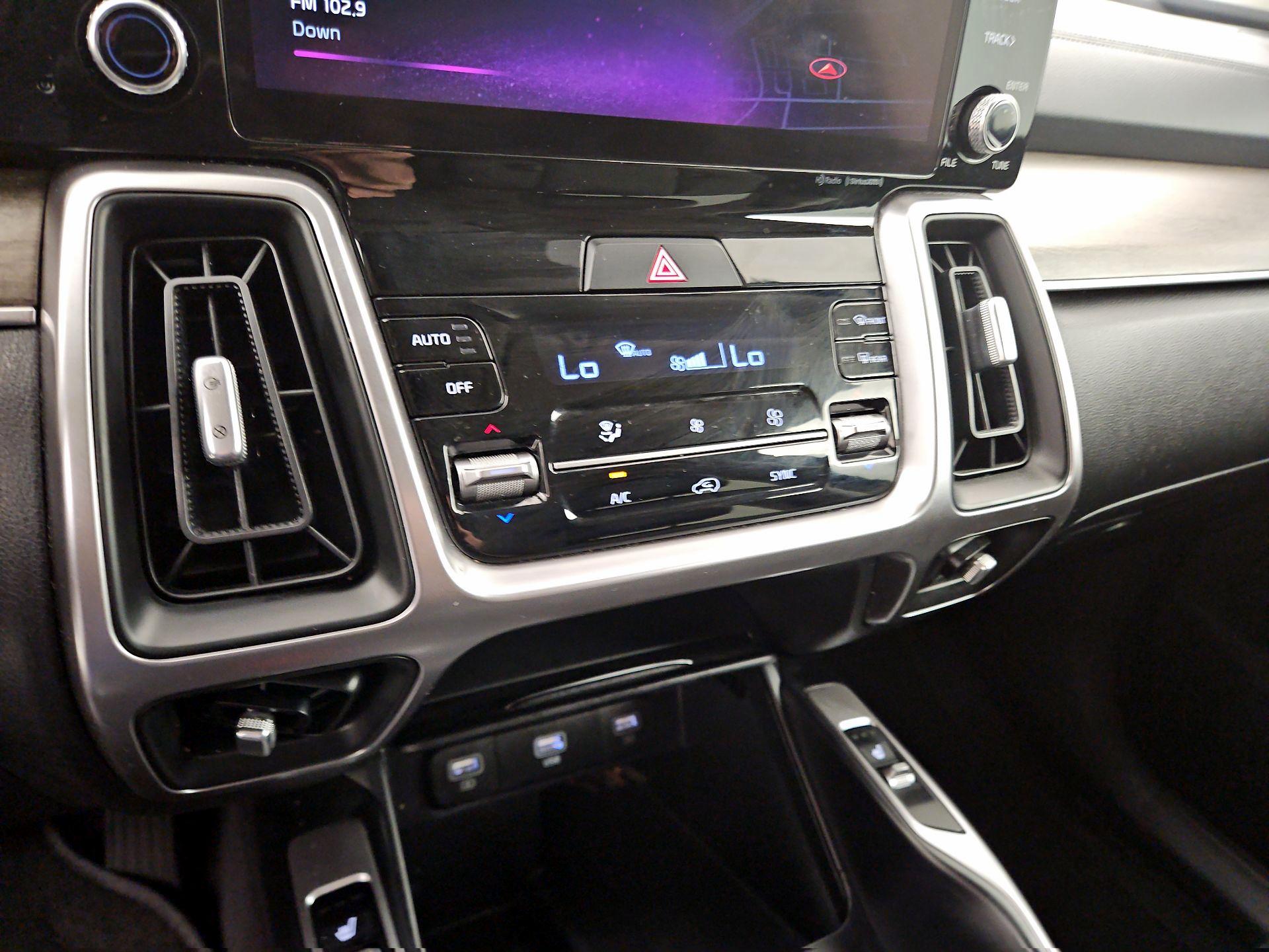 Thumbnail: 2022 Kia Sorento - 16