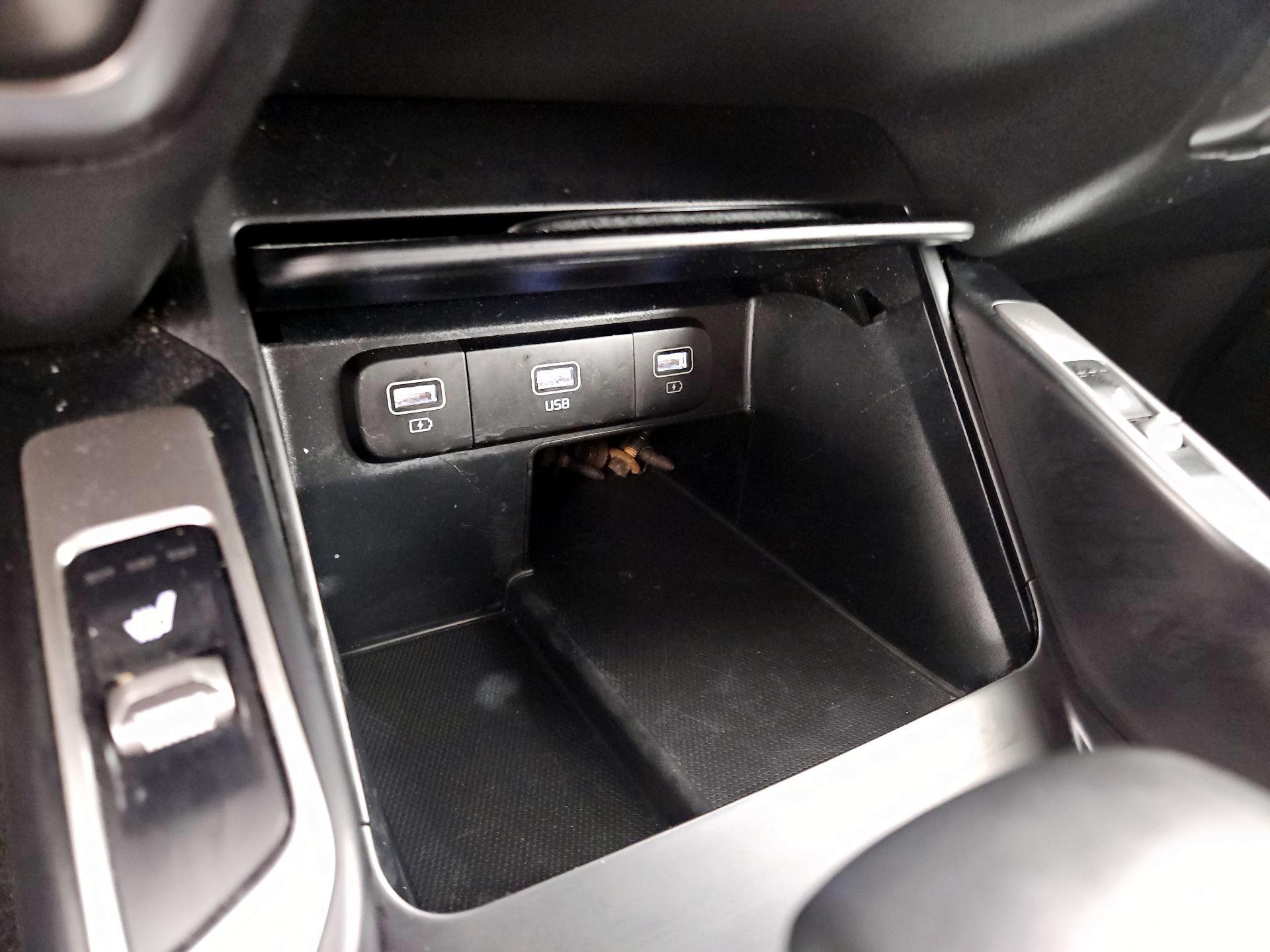 Thumbnail: 2022 Kia Sorento - 18