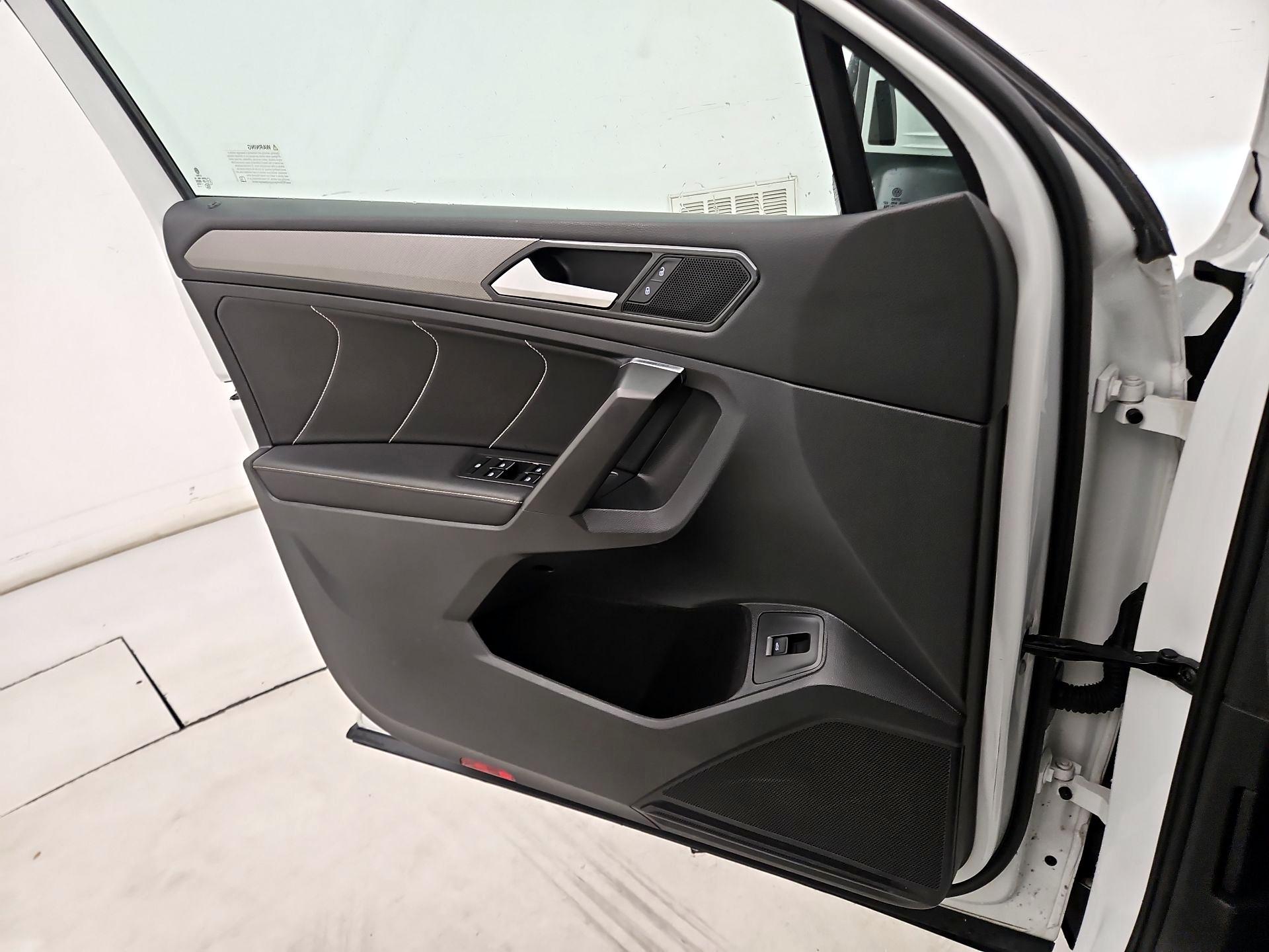 Thumbnail: 2022 Volkswagen Tiguan - 12