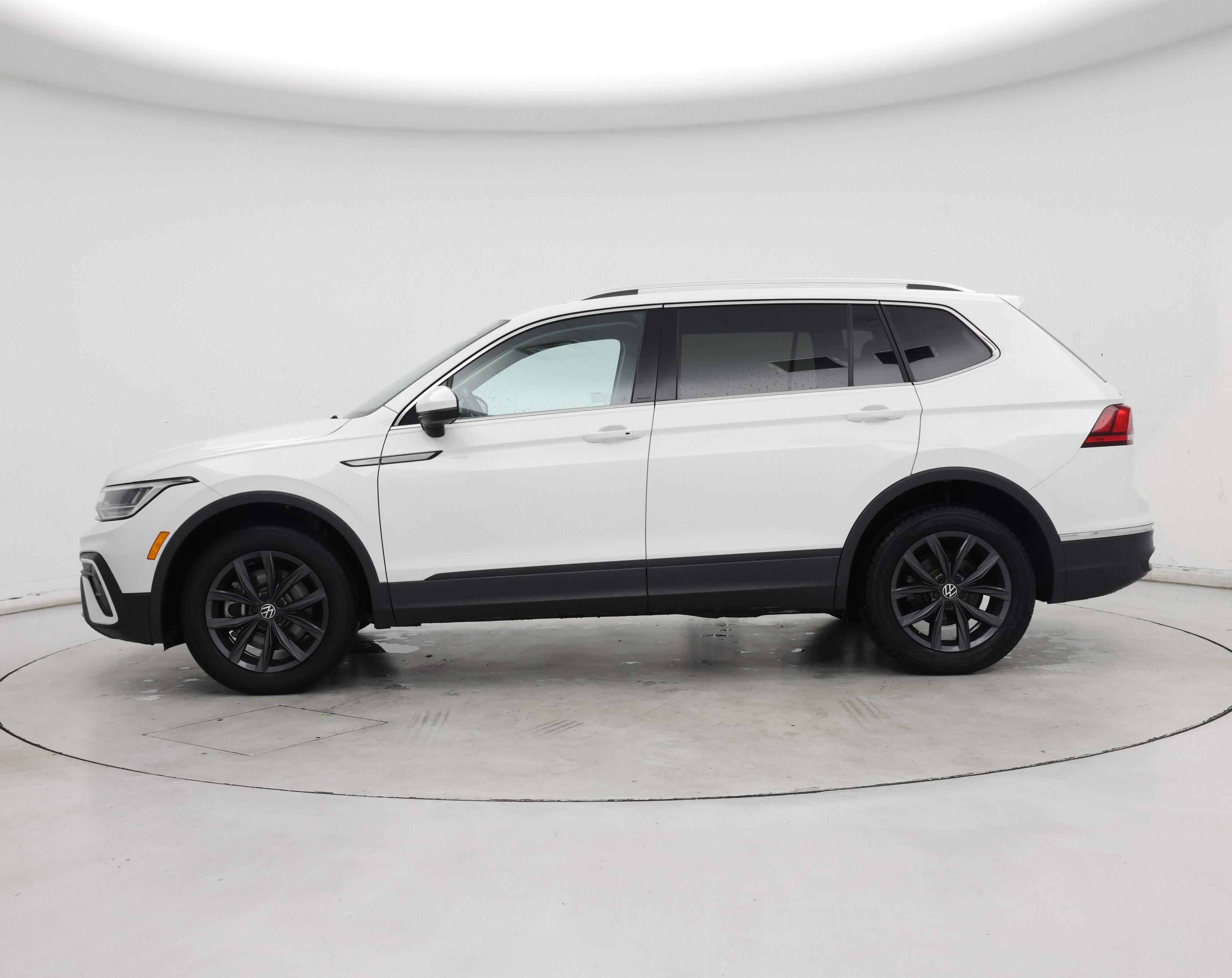 Thumbnail: 2022 Volkswagen Tiguan - 3